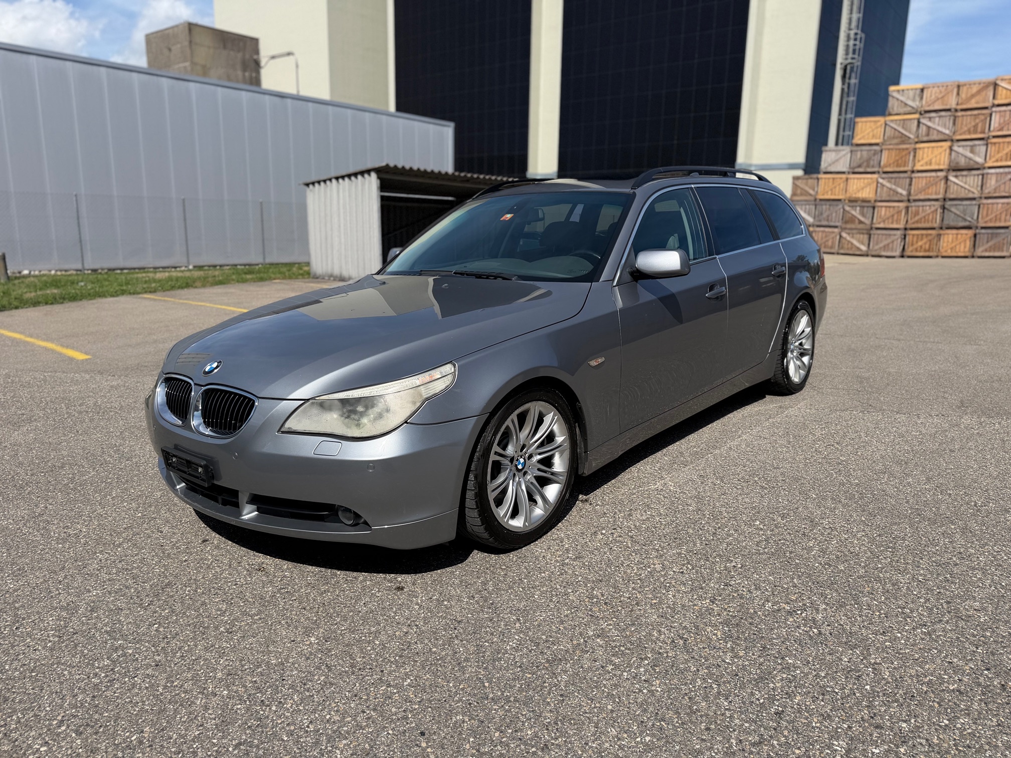 BMW 545i Touring — zdjęcie 2