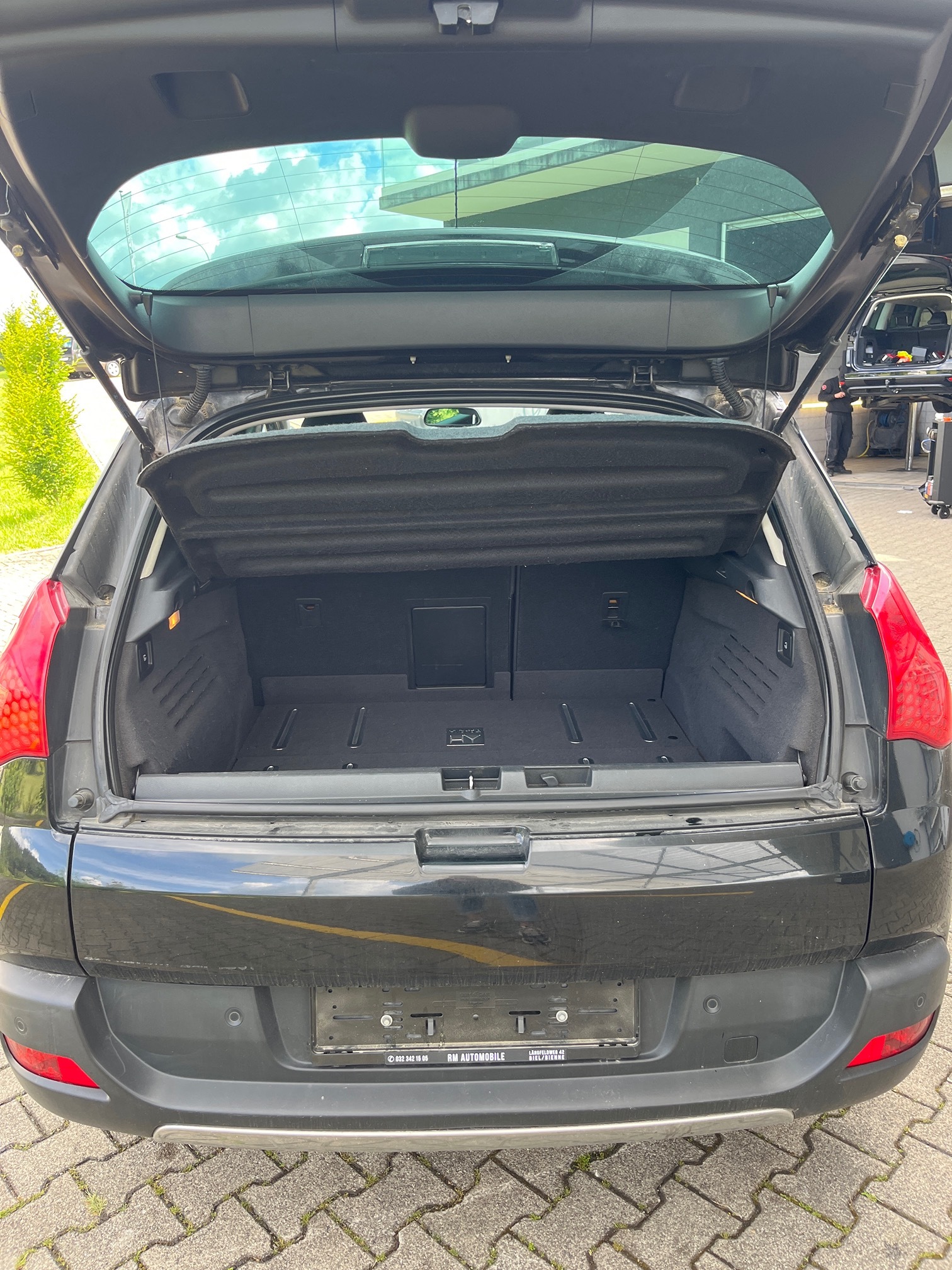 PEUGEOT 3008 HYbrid4 — zdjęcie 14