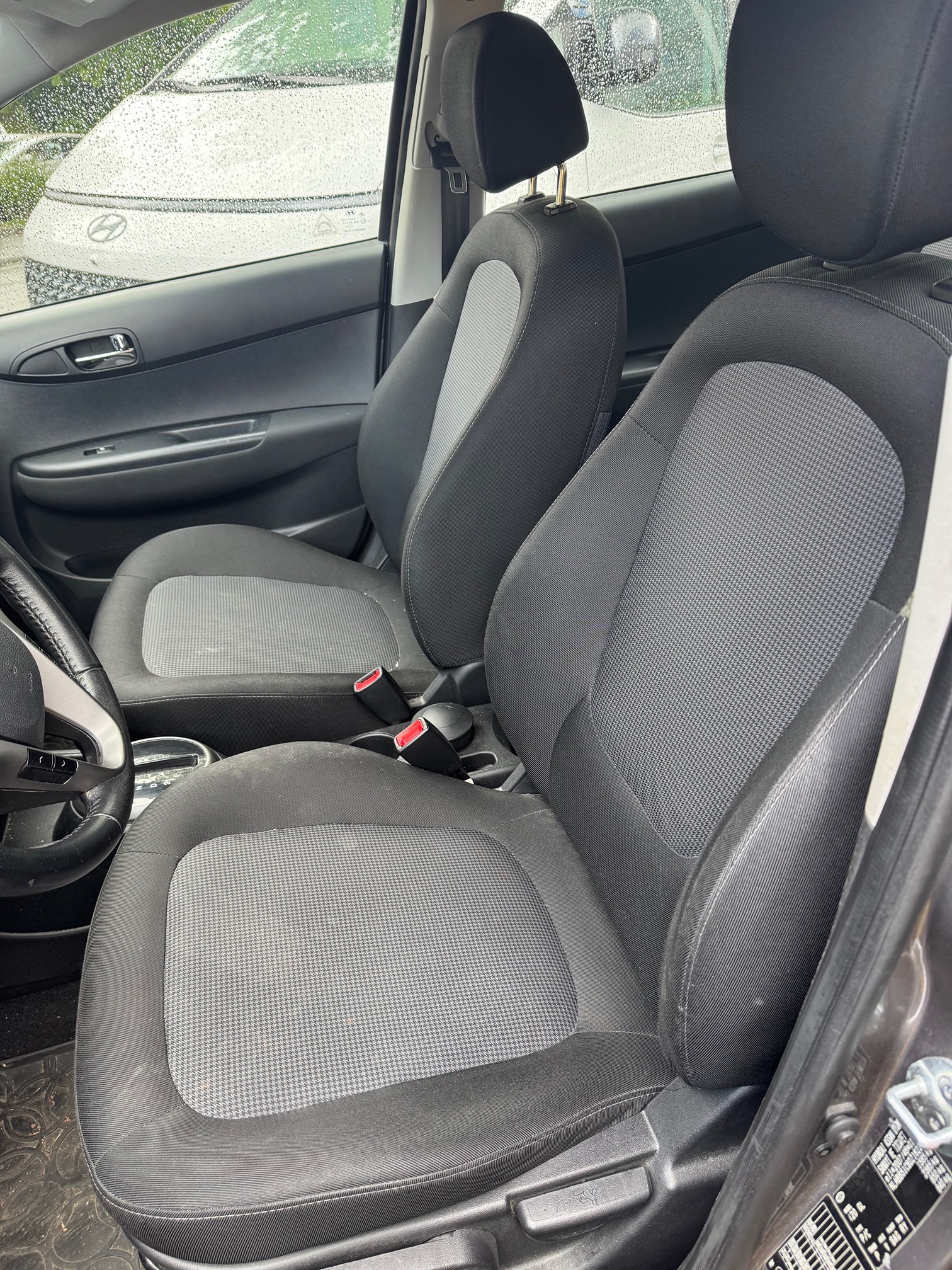 HYUNDAI i20 1.4 — zdjęcie 14