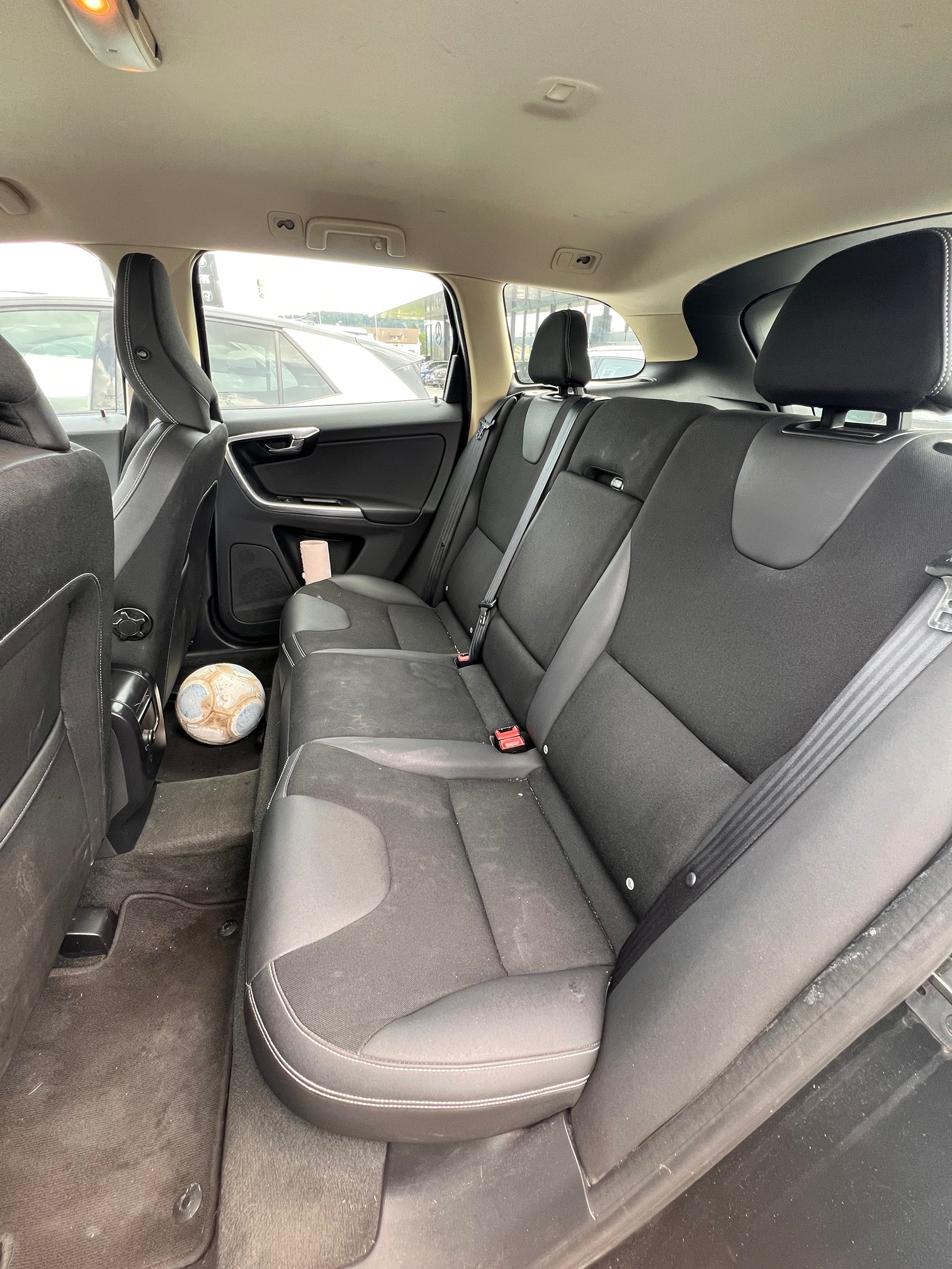VOLVO XC60 D4 AWD — zdjęcie 11