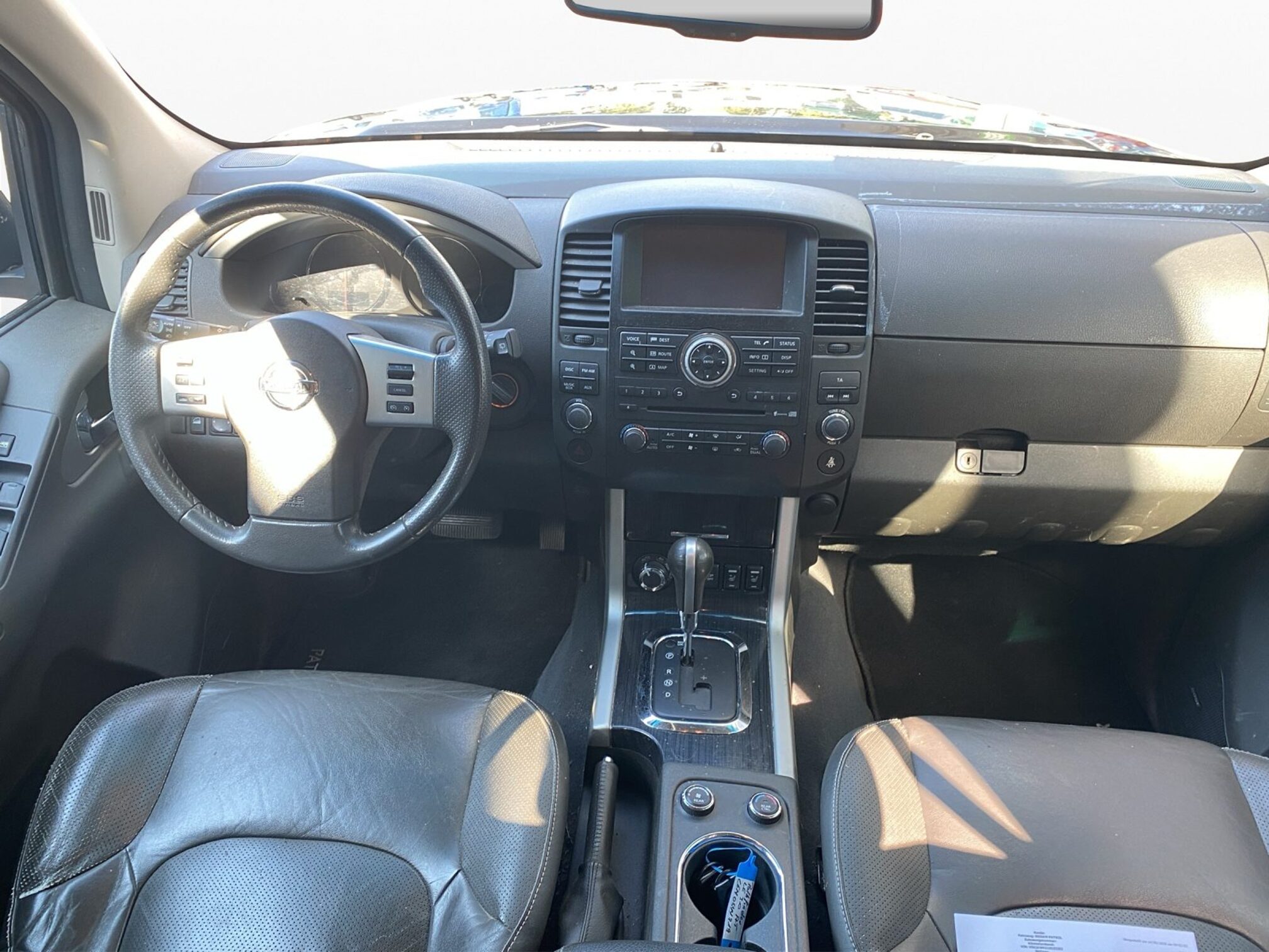 NISSAN Pathfinder — zdjęcie 8
