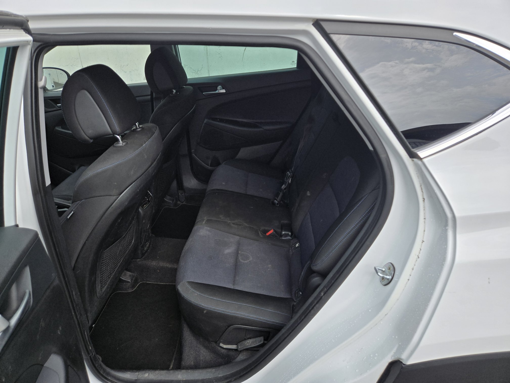 HYUNDAI Tucson 2.0 CRDI — zdjęcie 12