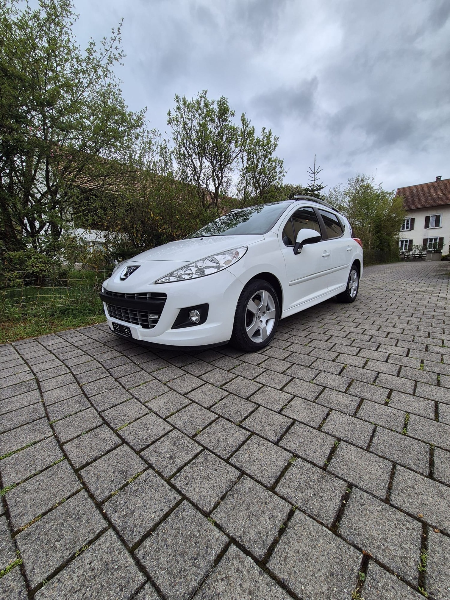 PEUGEOT 207 SW 1.6i 16V frisch MFK — zdjęcie 2