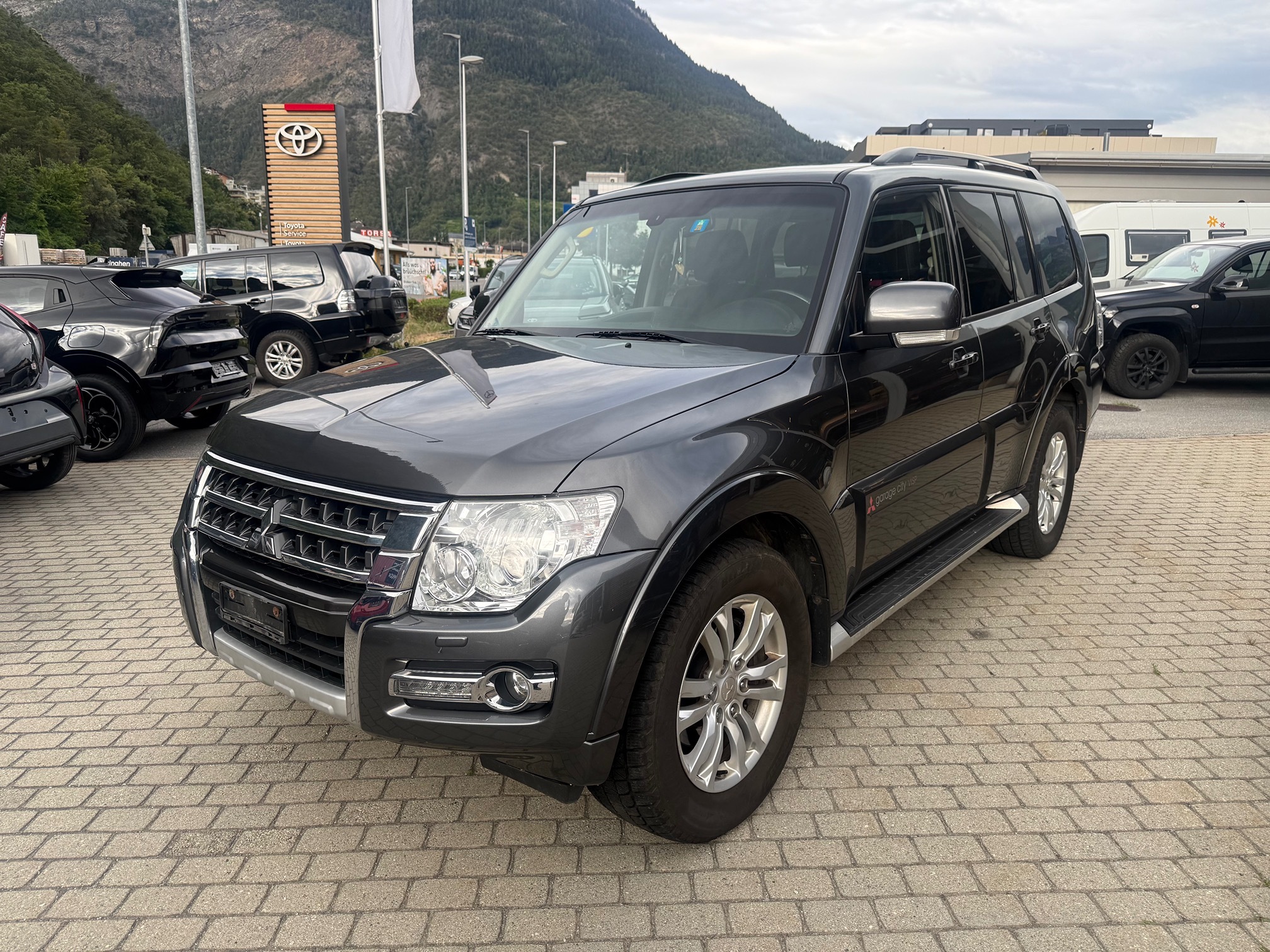 MITSUBISHI Pajero — zdjęcie 1
