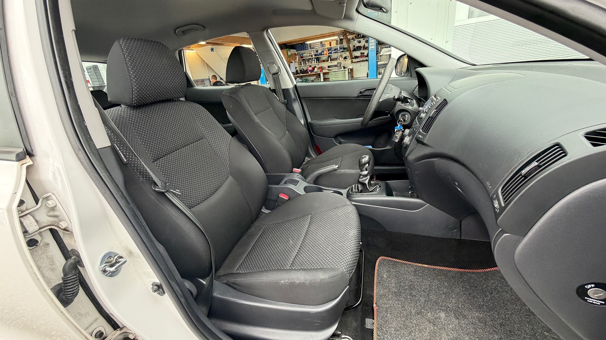 HYUNDAI i30 1.4 — zdjęcie 12
