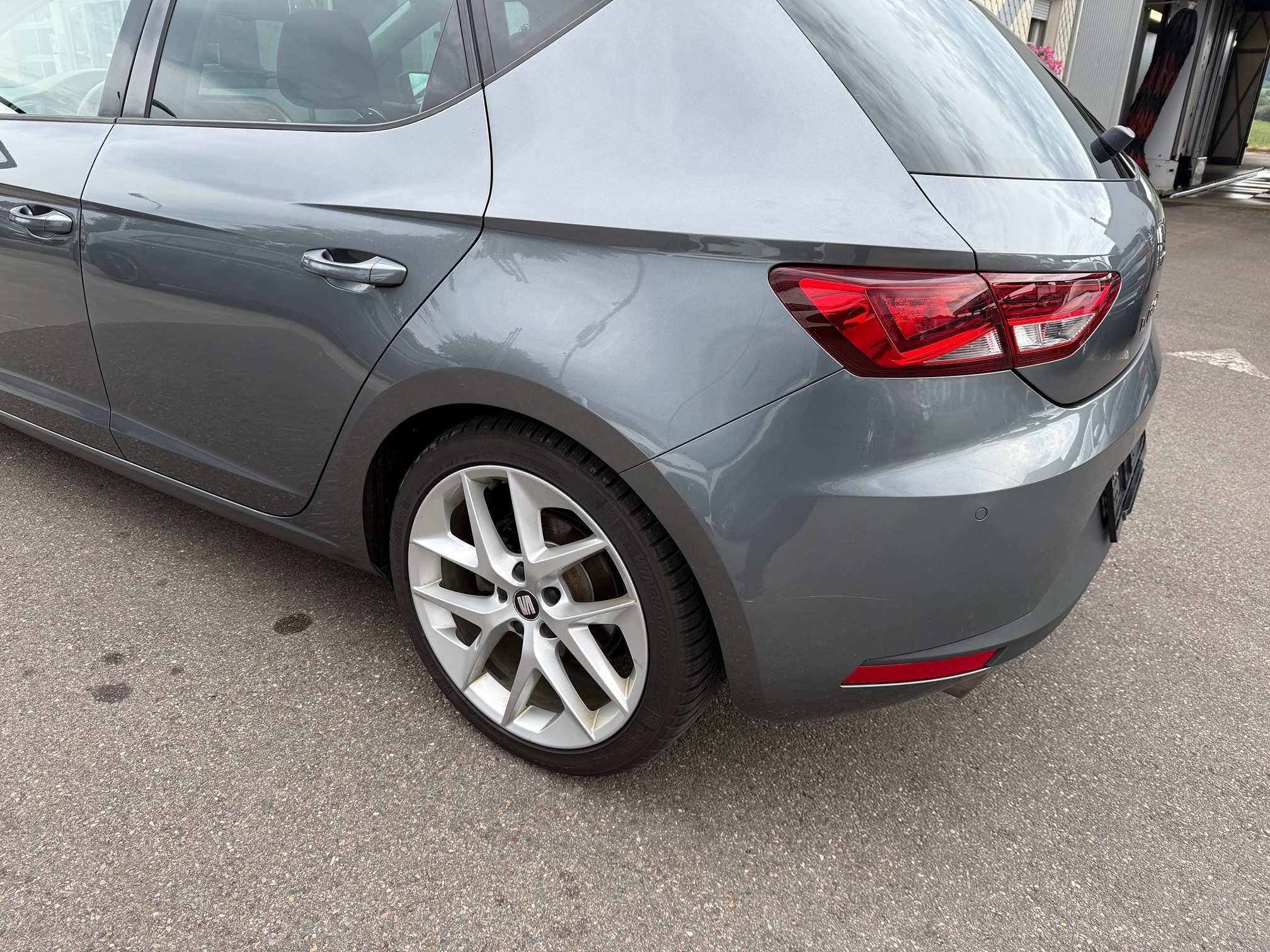 SEAT Leon 1.8 TSI DSG Automat (MFK 07.2025) — zdjęcie 15