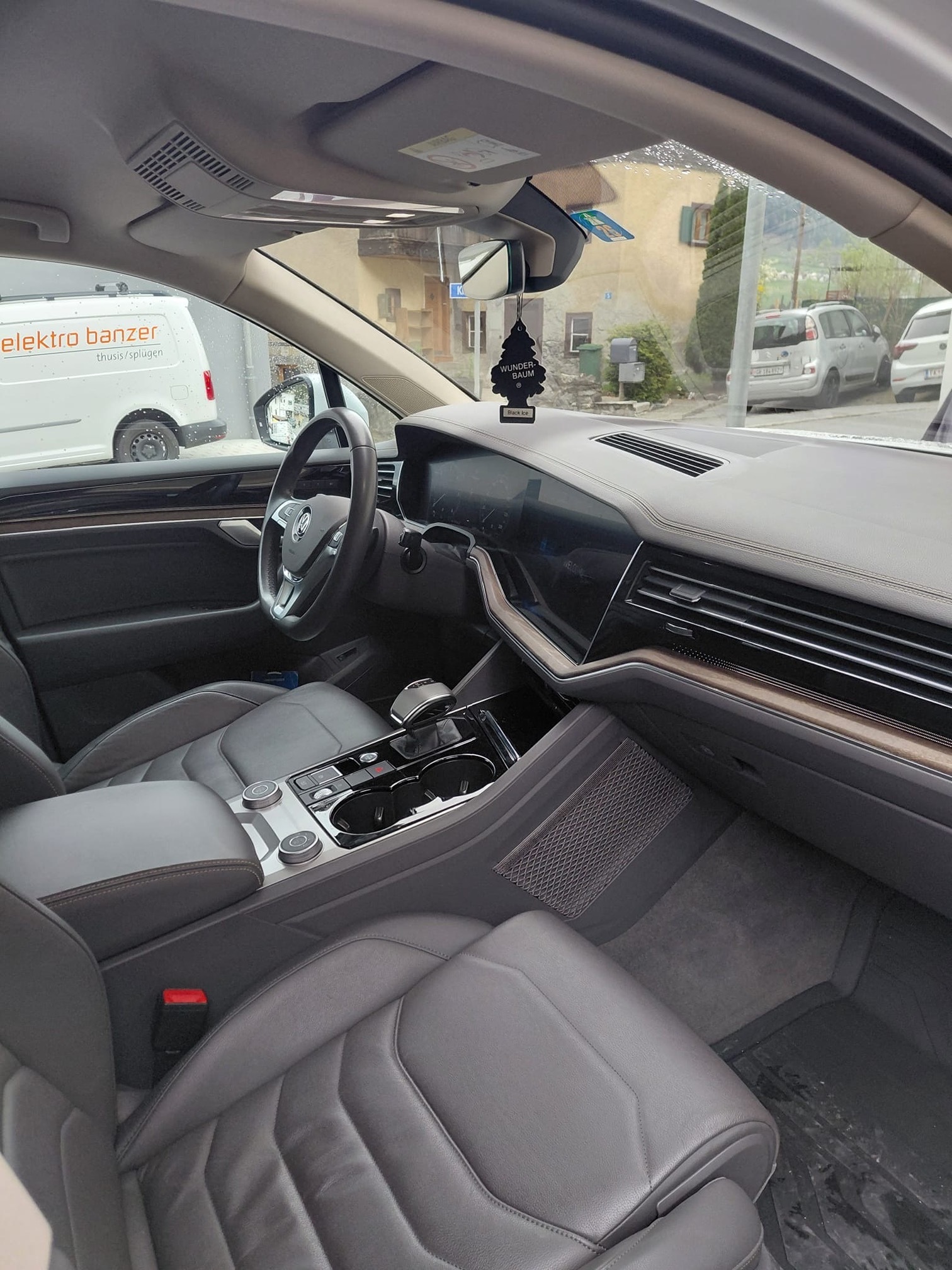 VW Touareg — zdjęcie 7