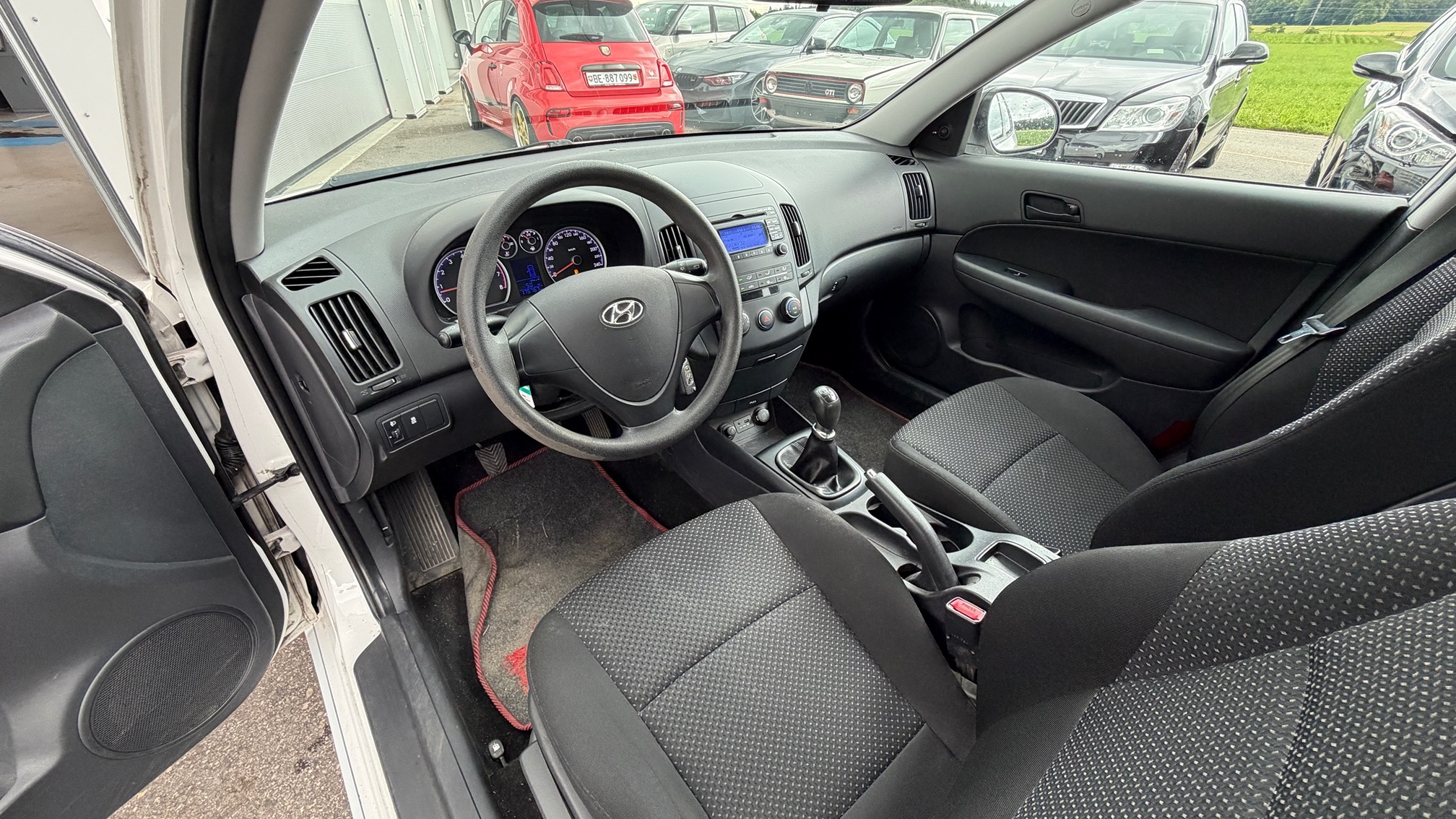 HYUNDAI i30 1.4 — zdjęcie 8
