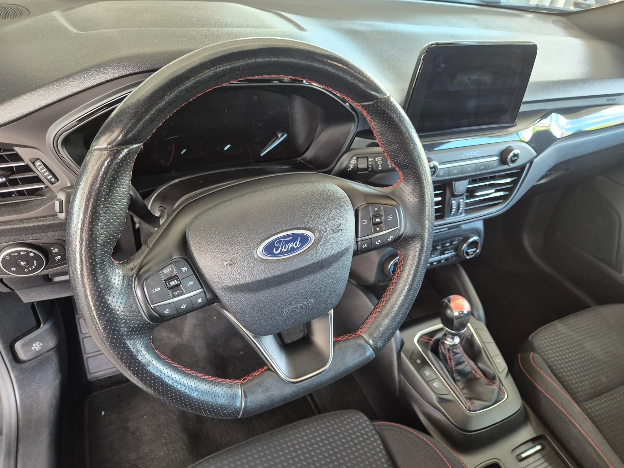FORD Focus 1.0 SCTi ST-Line — zdjęcie 11