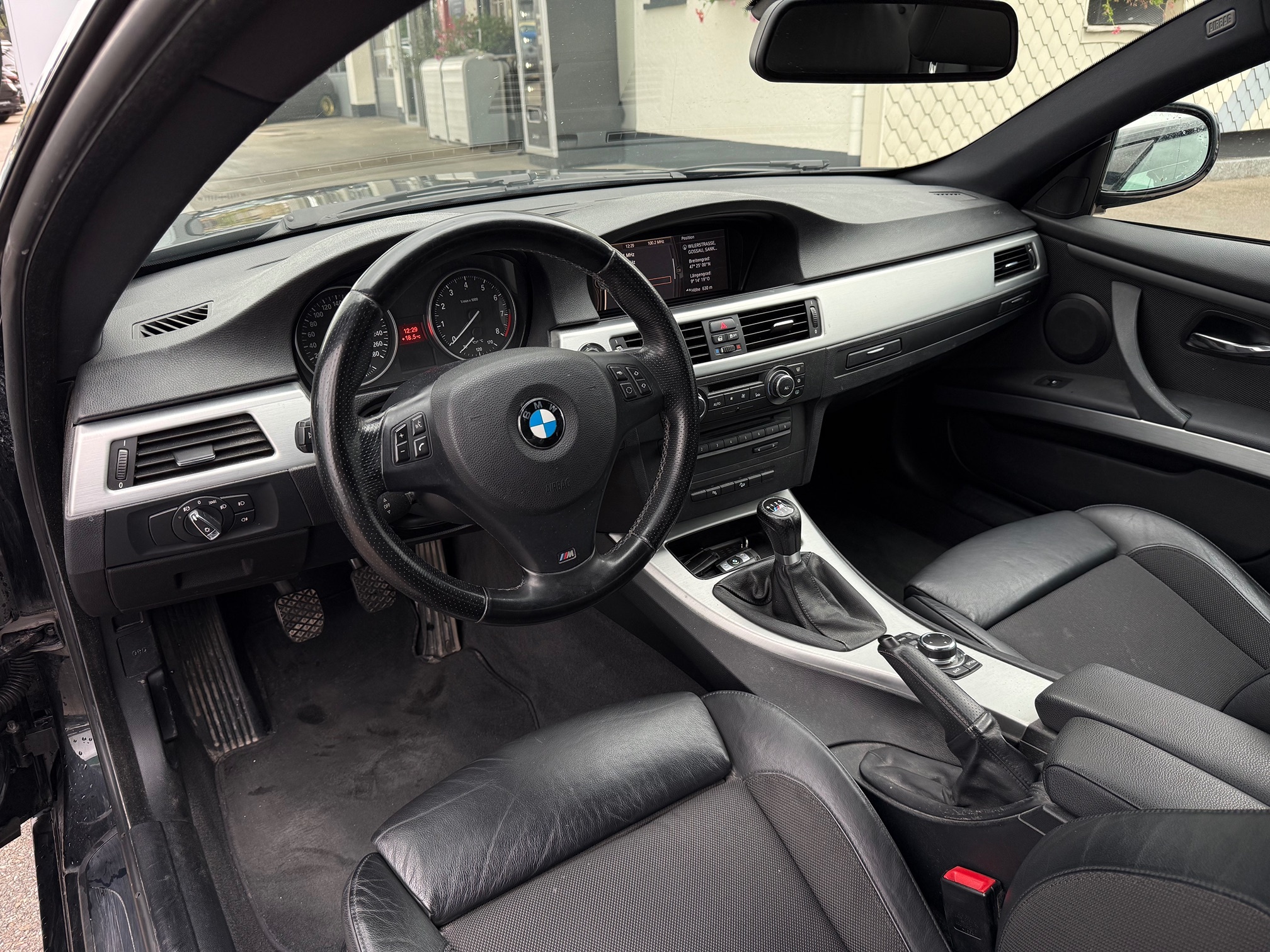 BMW 325i xDrive Coupé — zdjęcie 12