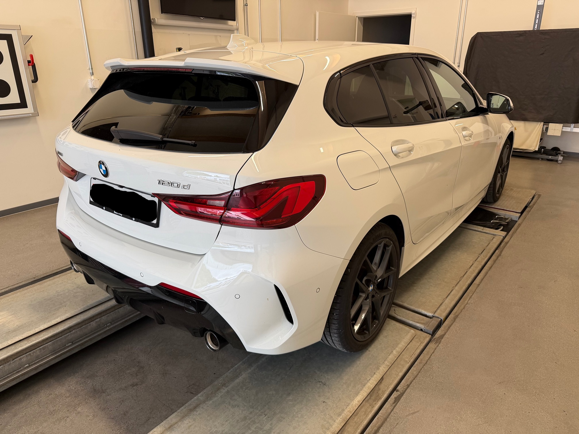 BMW 120d xDrive — zdjęcie 10
