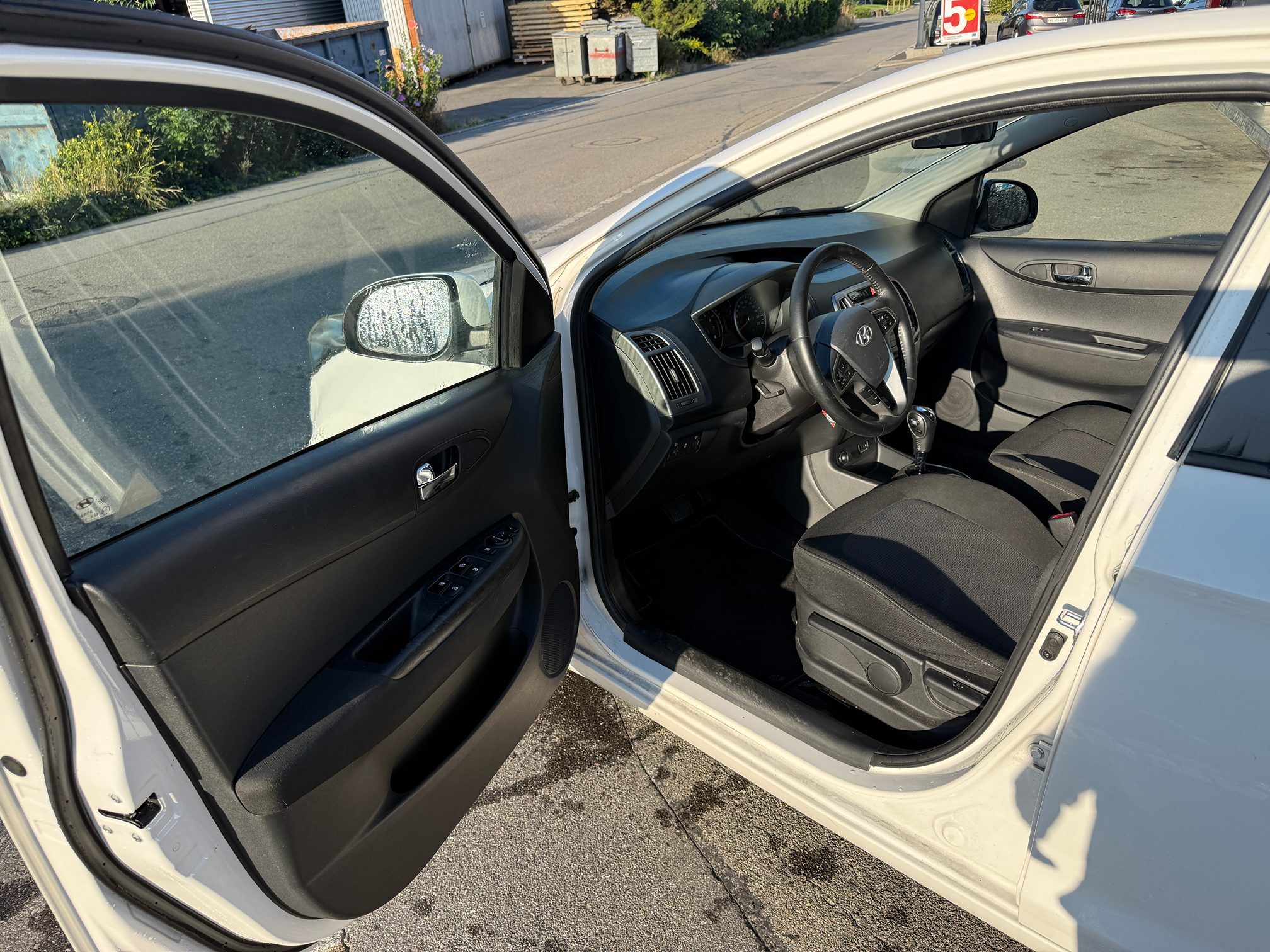 HYUNDAI I20 — zdjęcie 13