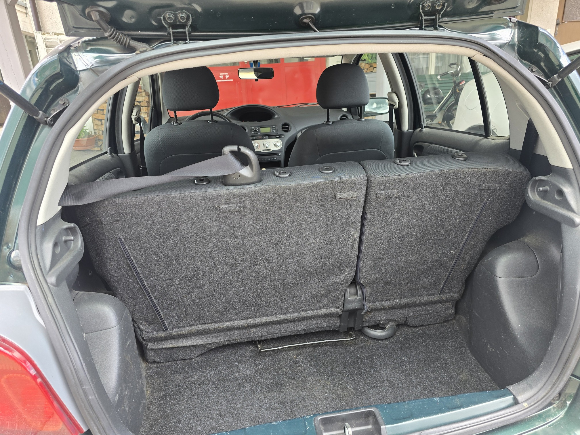 TOYOTA Yaris 1.3 — zdjęcie 10