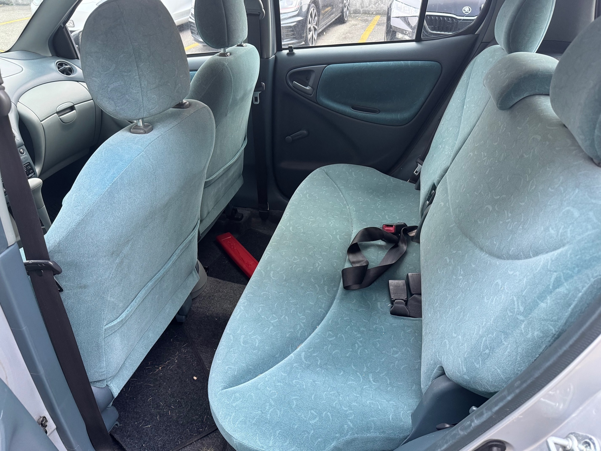 TOYOTA YARIS 1.3 — zdjęcie 15