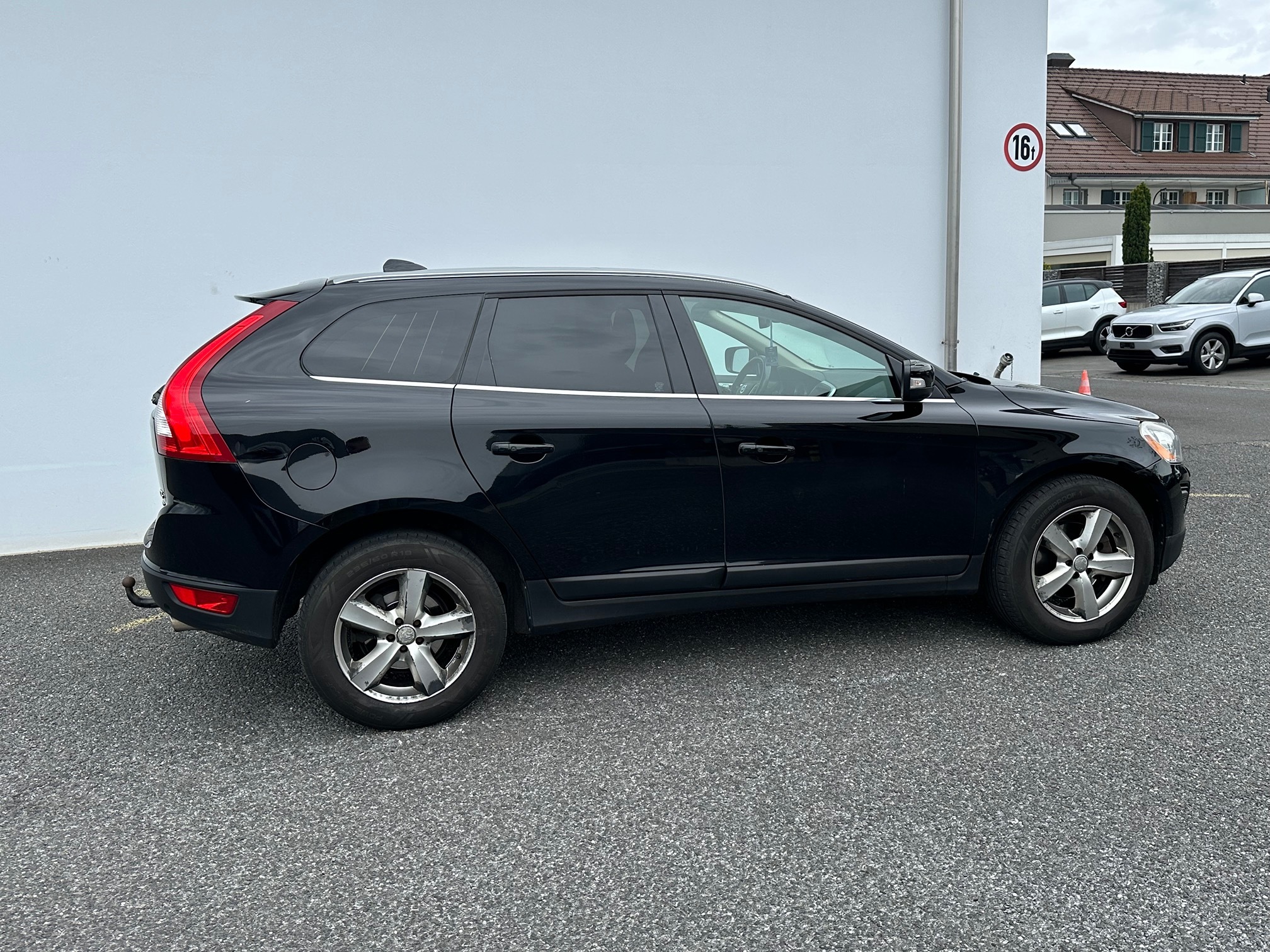 VOLVO XC60 D5 AWD — zdjęcie 2