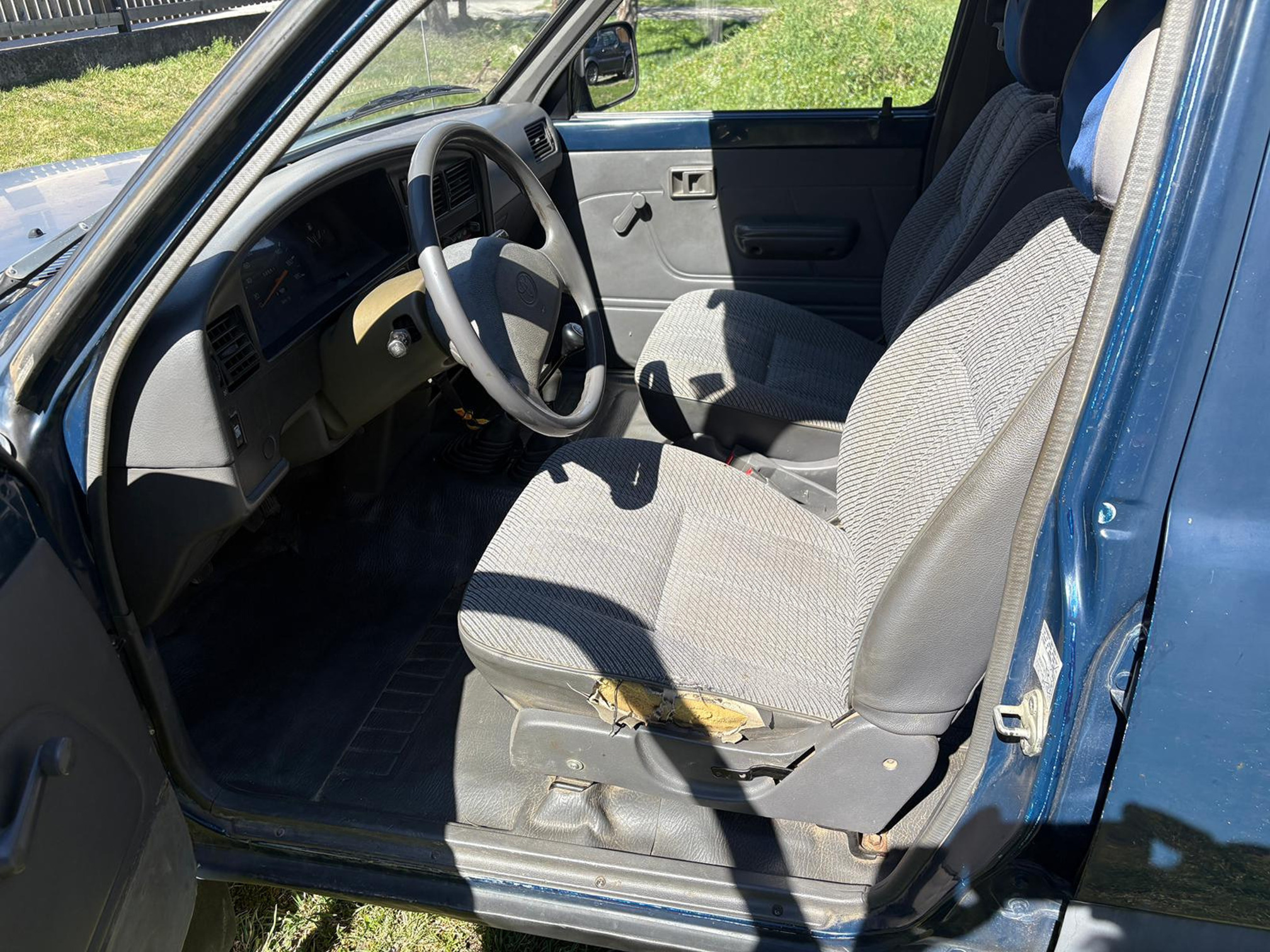 TOYOTA Hilux 4WD — zdjęcie 9