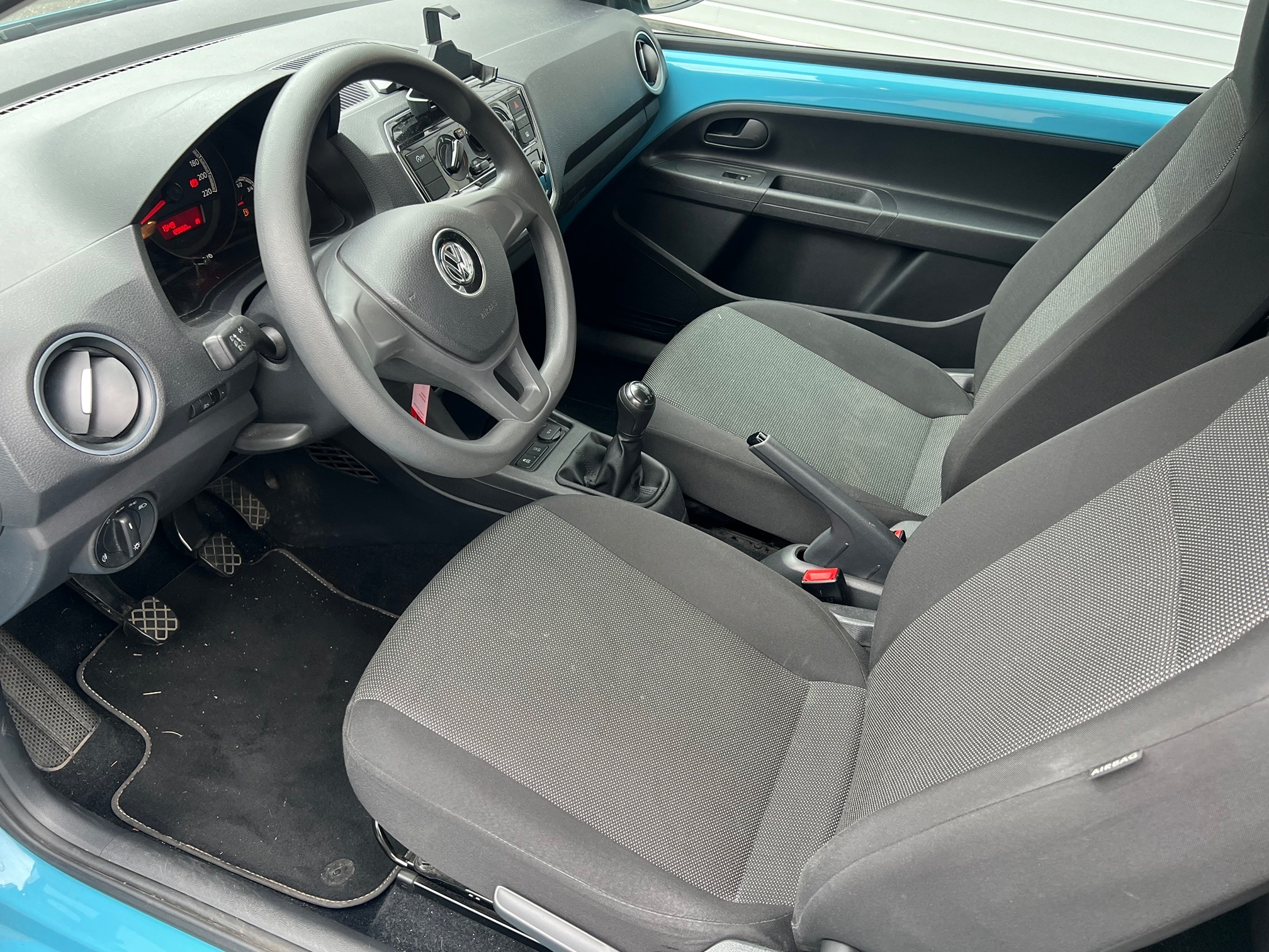 VW UP 1.0 BMT 44kW — zdjęcie 13