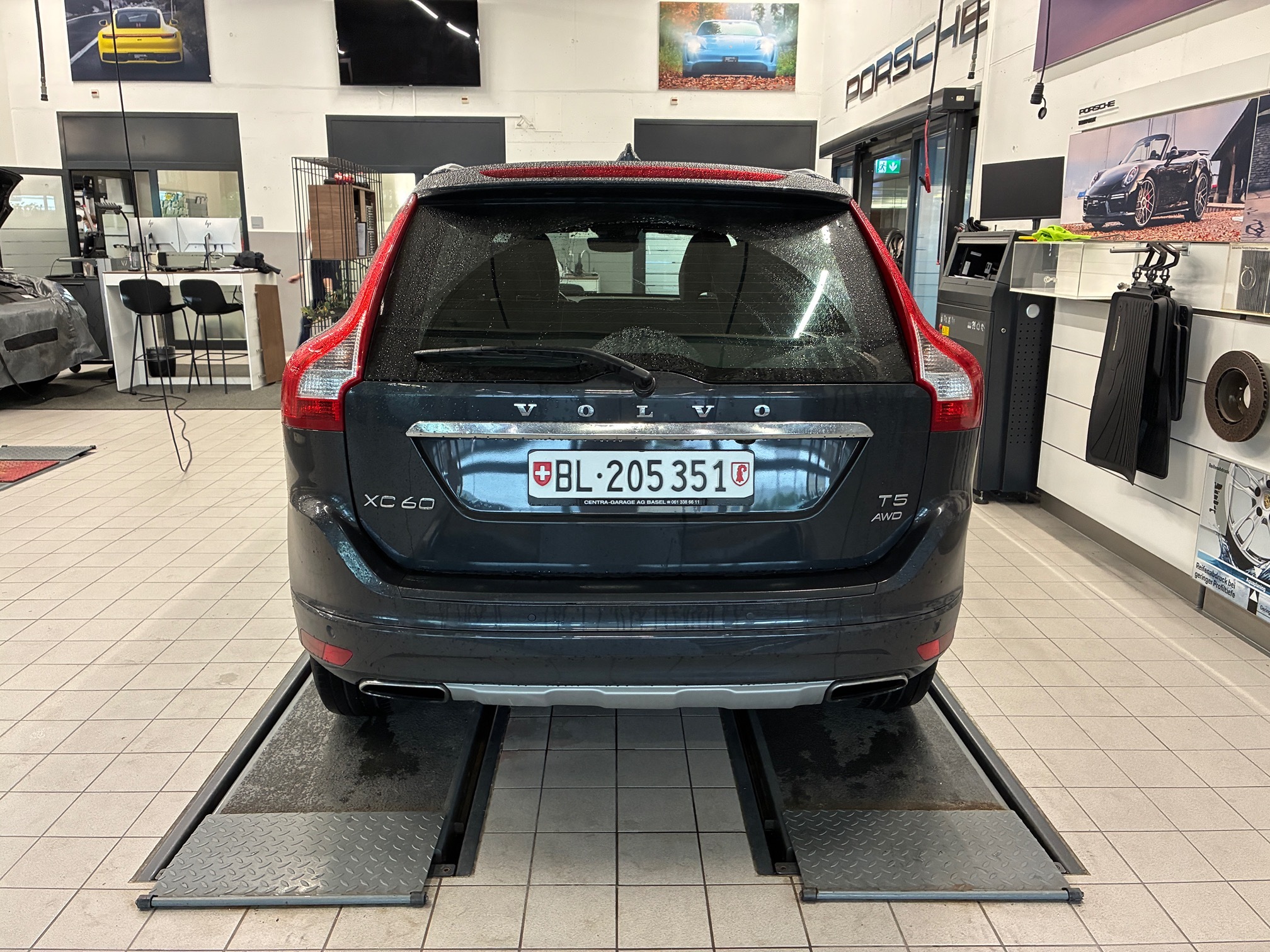 VOLVO XC60 — zdjęcie 7