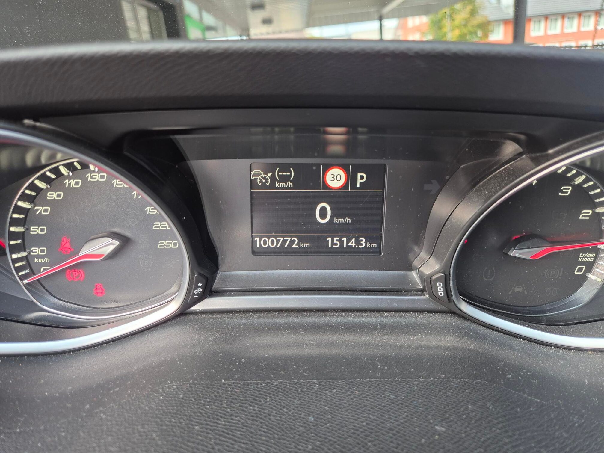 PEUGEOT 308 1.2i STT Automat — zdjęcie 8