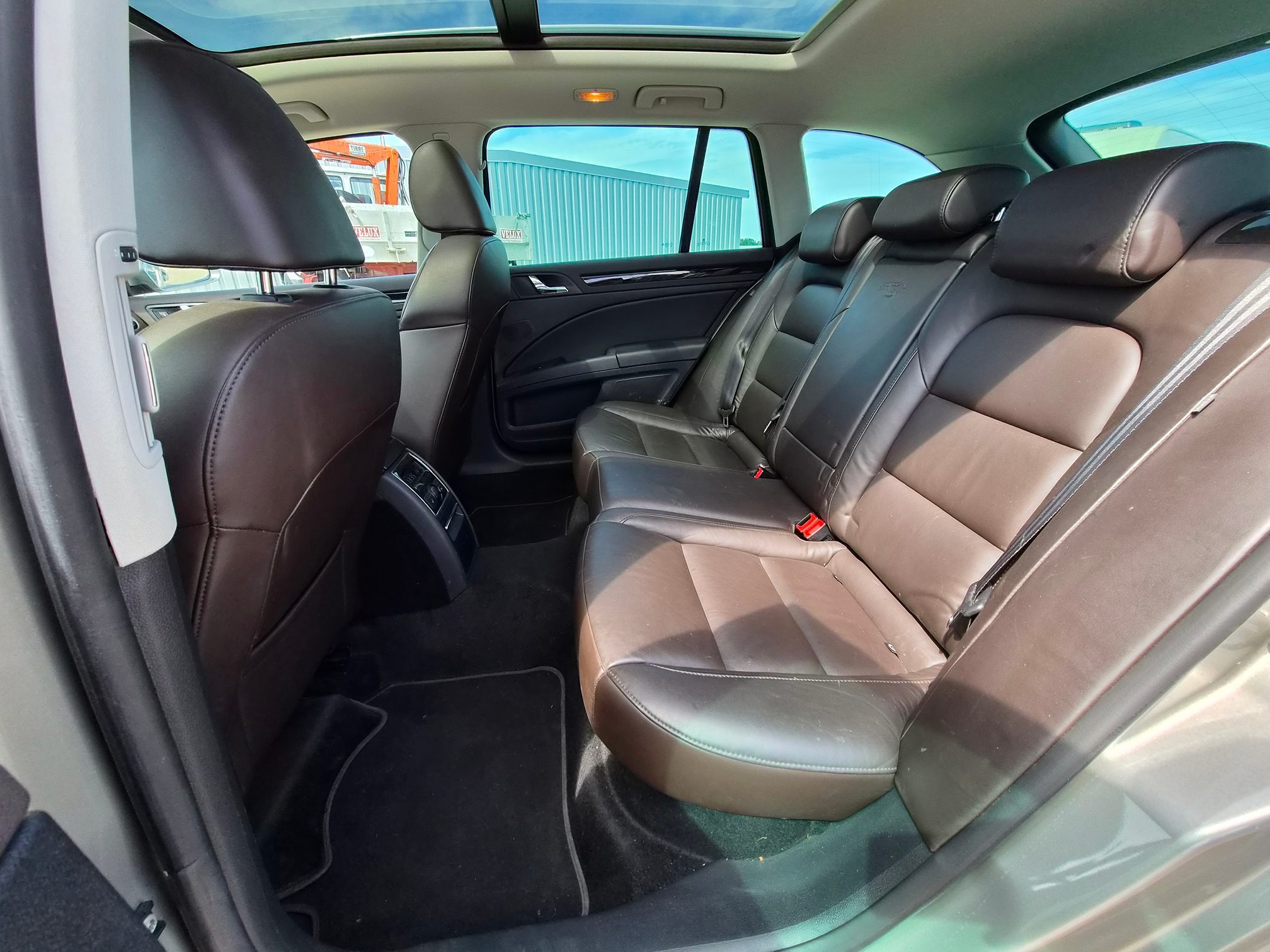 SKODA Superb 2.0 TDI — zdjęcie 14