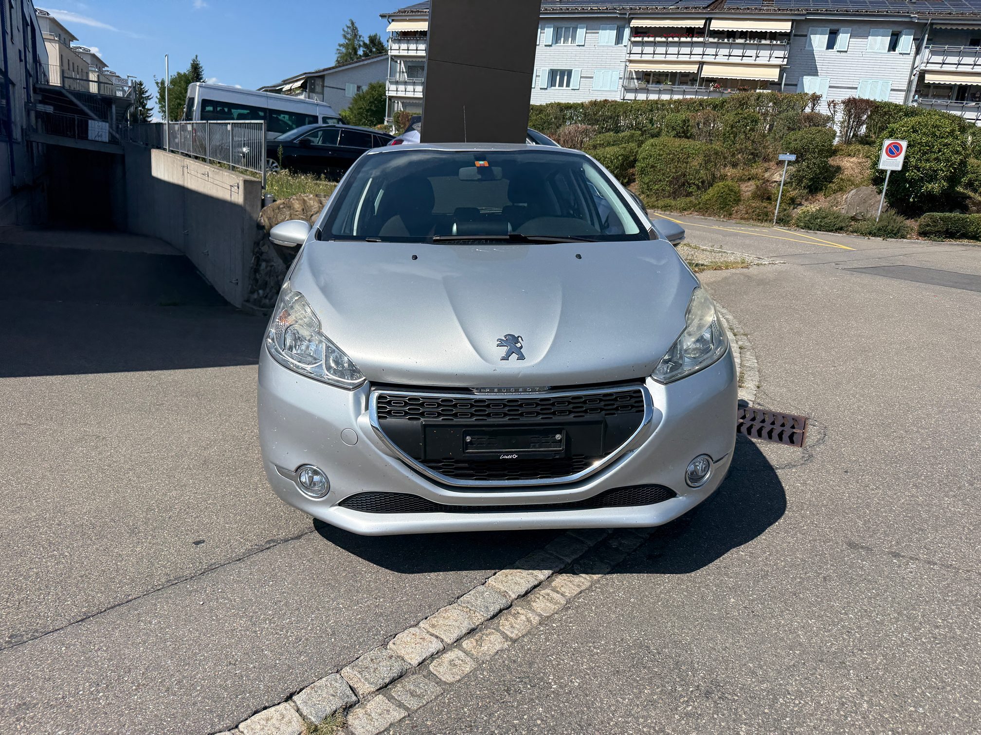 PEUGEOT 208 1.4 — zdjęcie 2