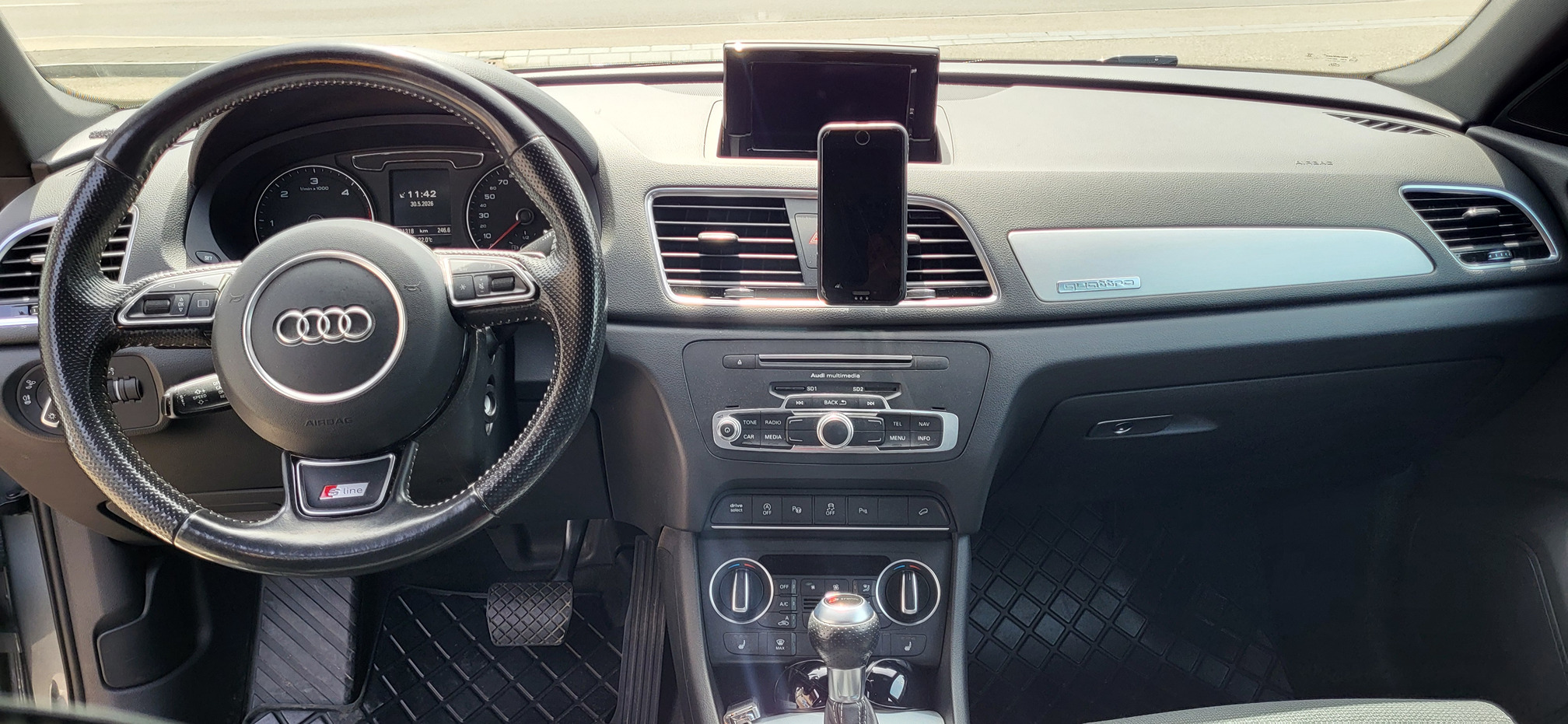 AUDI Q3 2.0TDI quattro — zdjęcie 10