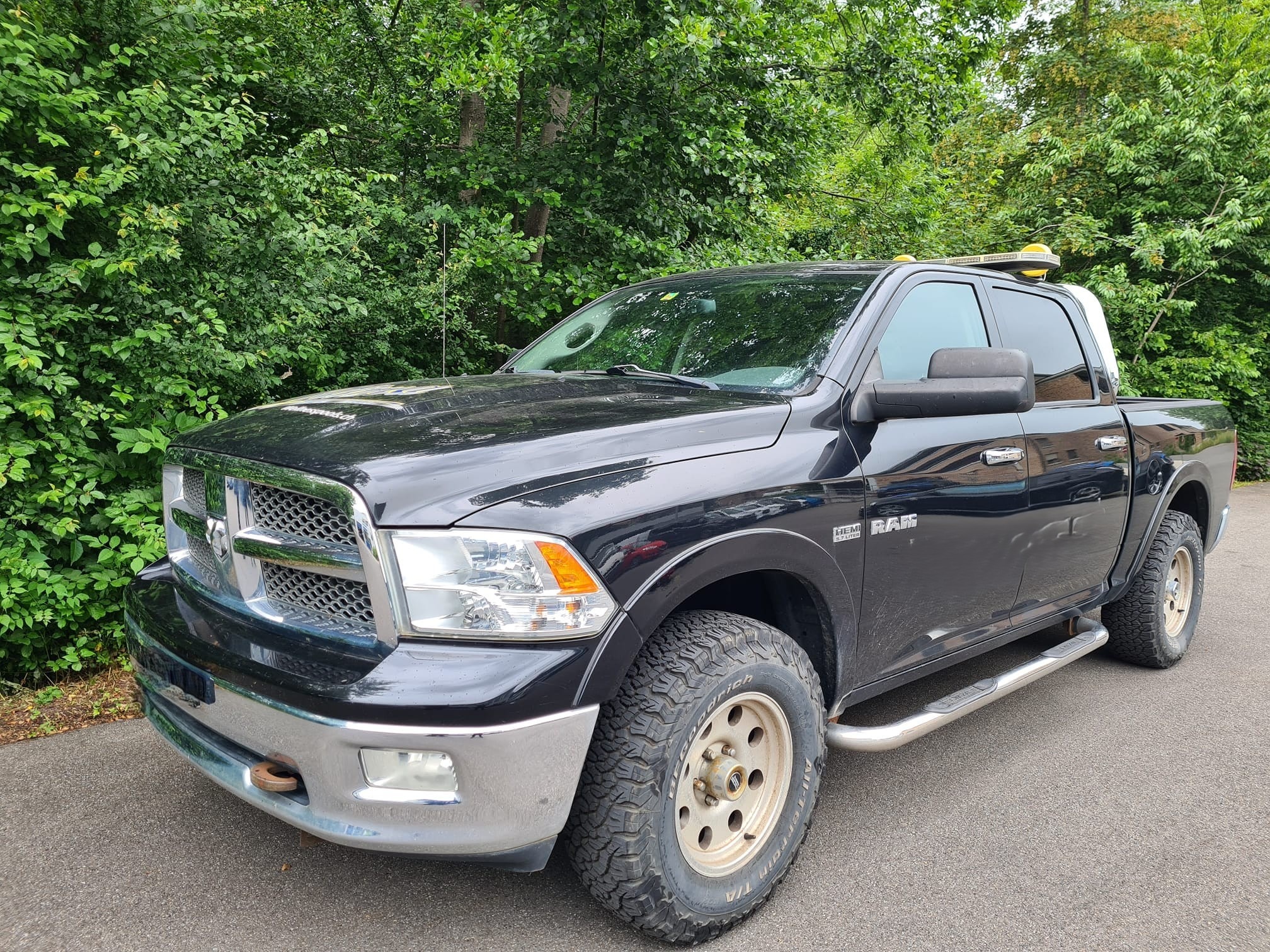 DODGE Ram 1500 Pick-up 5.7i-V8 Hemi 401 PS Laramie 4x4 AWD 8-Gang Automat — zdjęcie 1