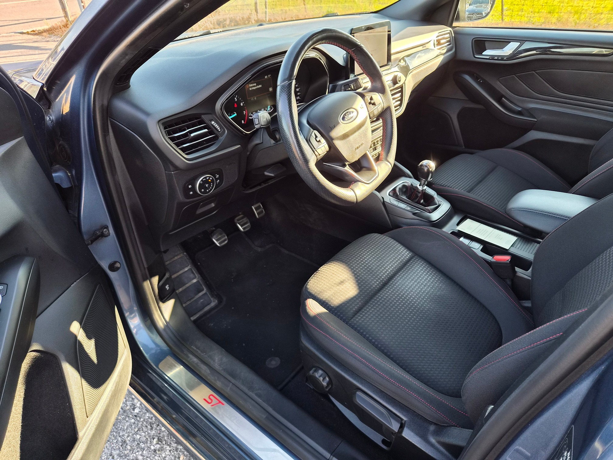 FORD Focus 1.0 SCTi — zdjęcie 9