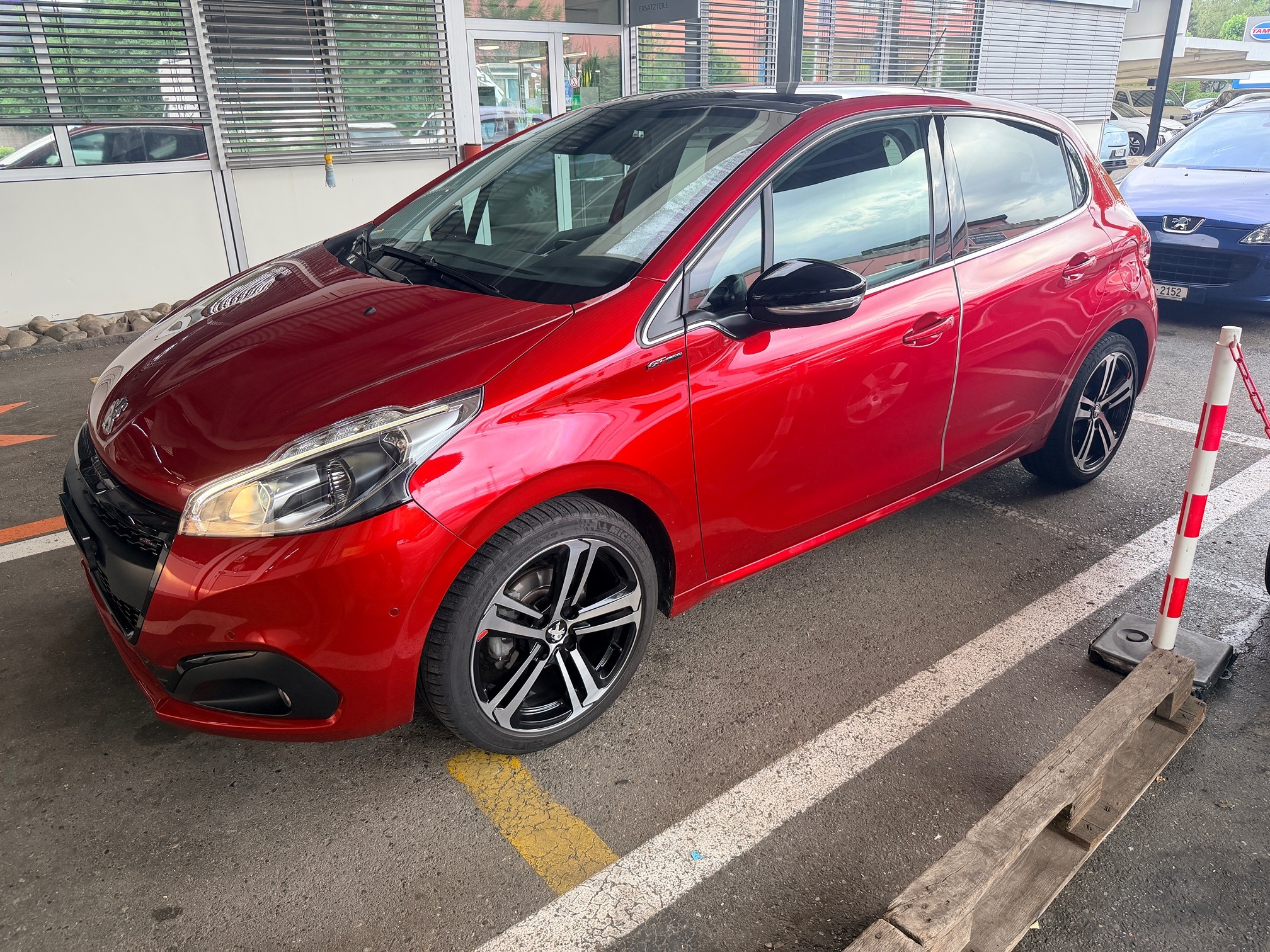 PEUGEOT 208 1.2i STT