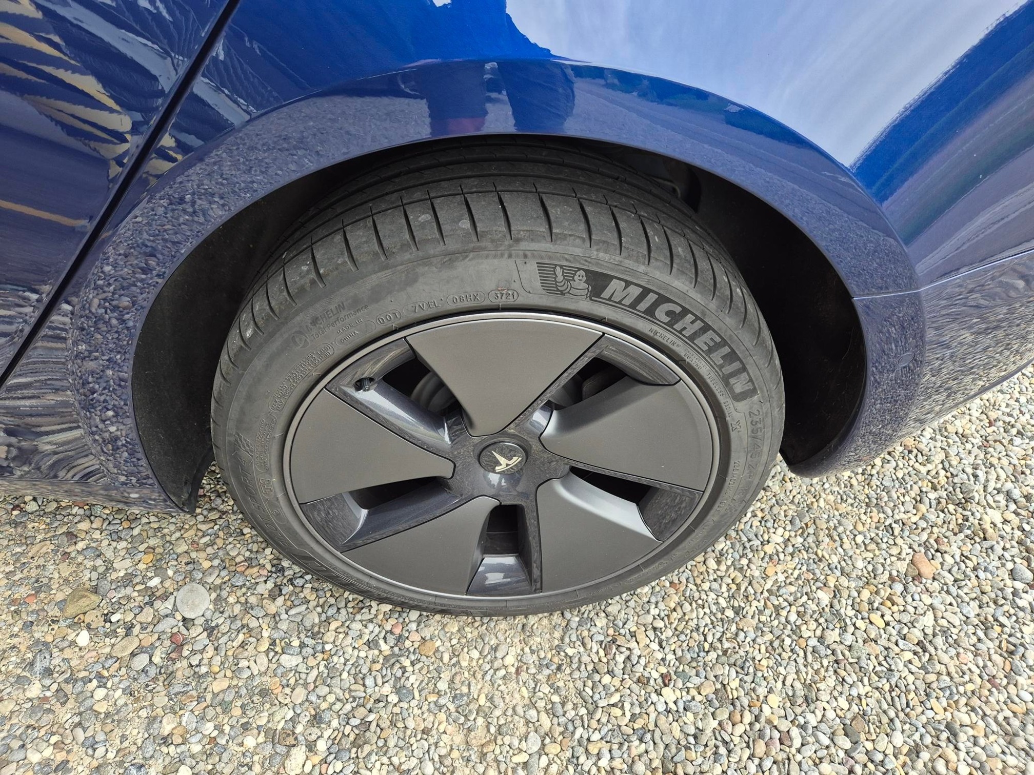 TESLA Model 3 SR RWD P — zdjęcie 8
