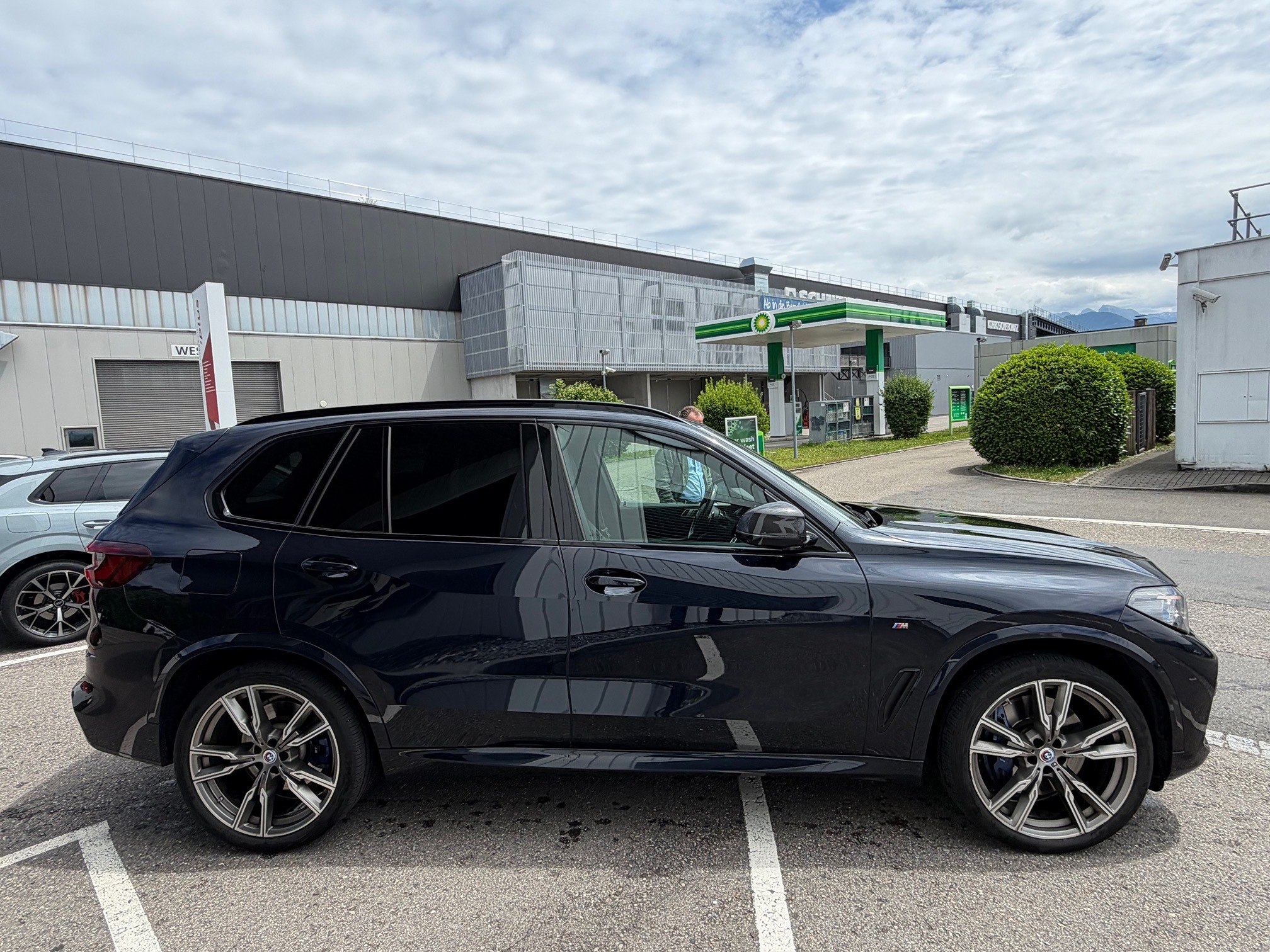 BMW X5 M50i — zdjęcie 12