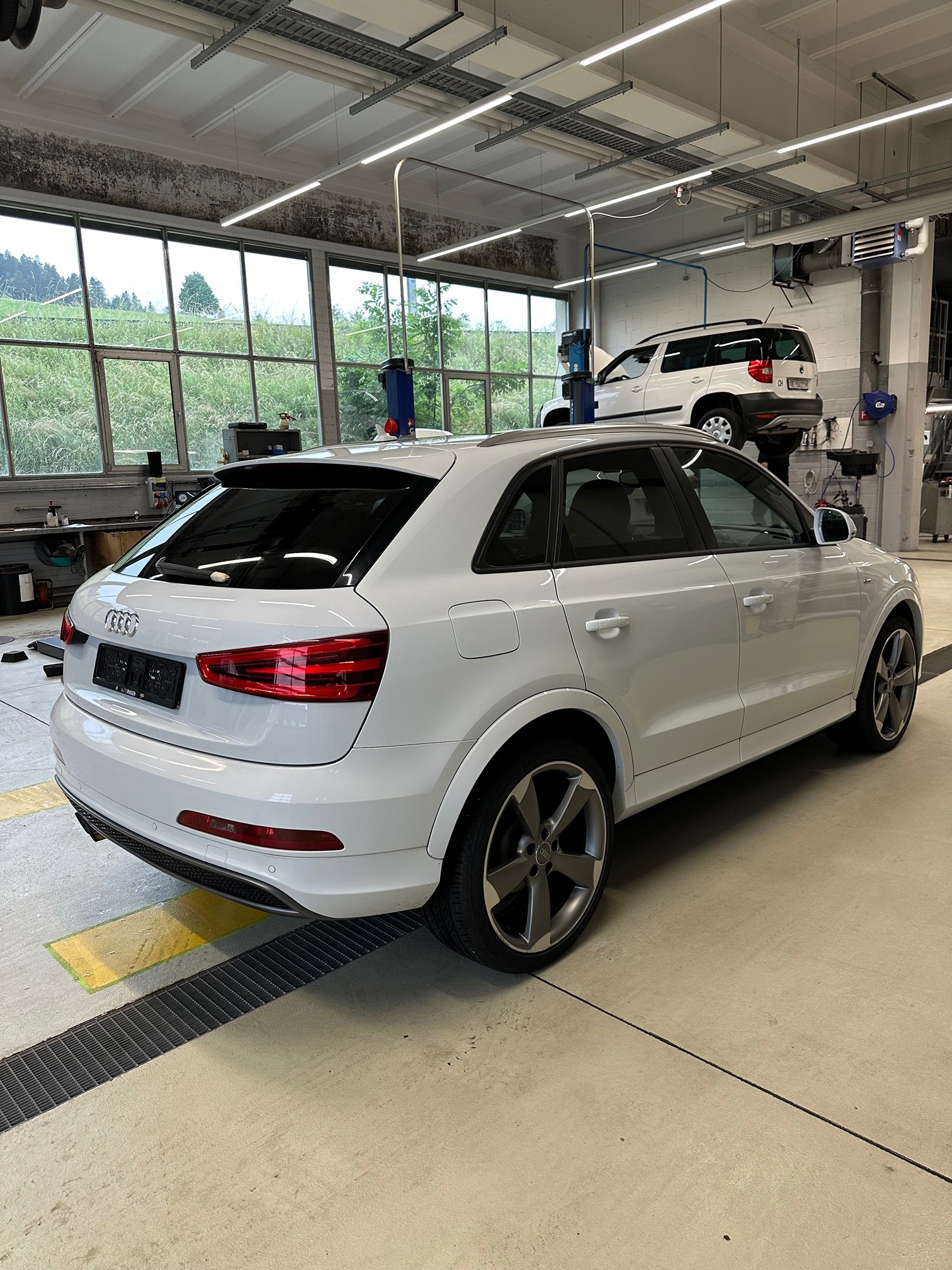AUDI Q3 2.0TDI quattro — zdjęcie 3