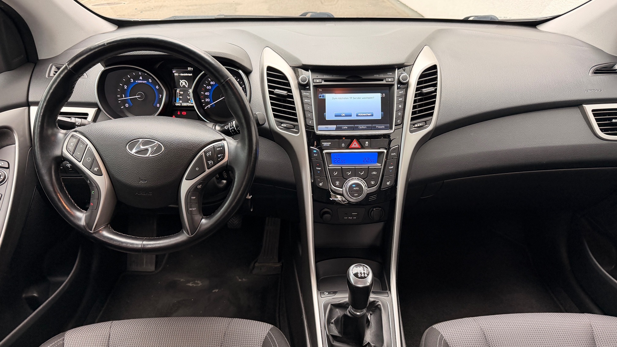 HYUNDAI i30 1.6 GDI — zdjęcie 12