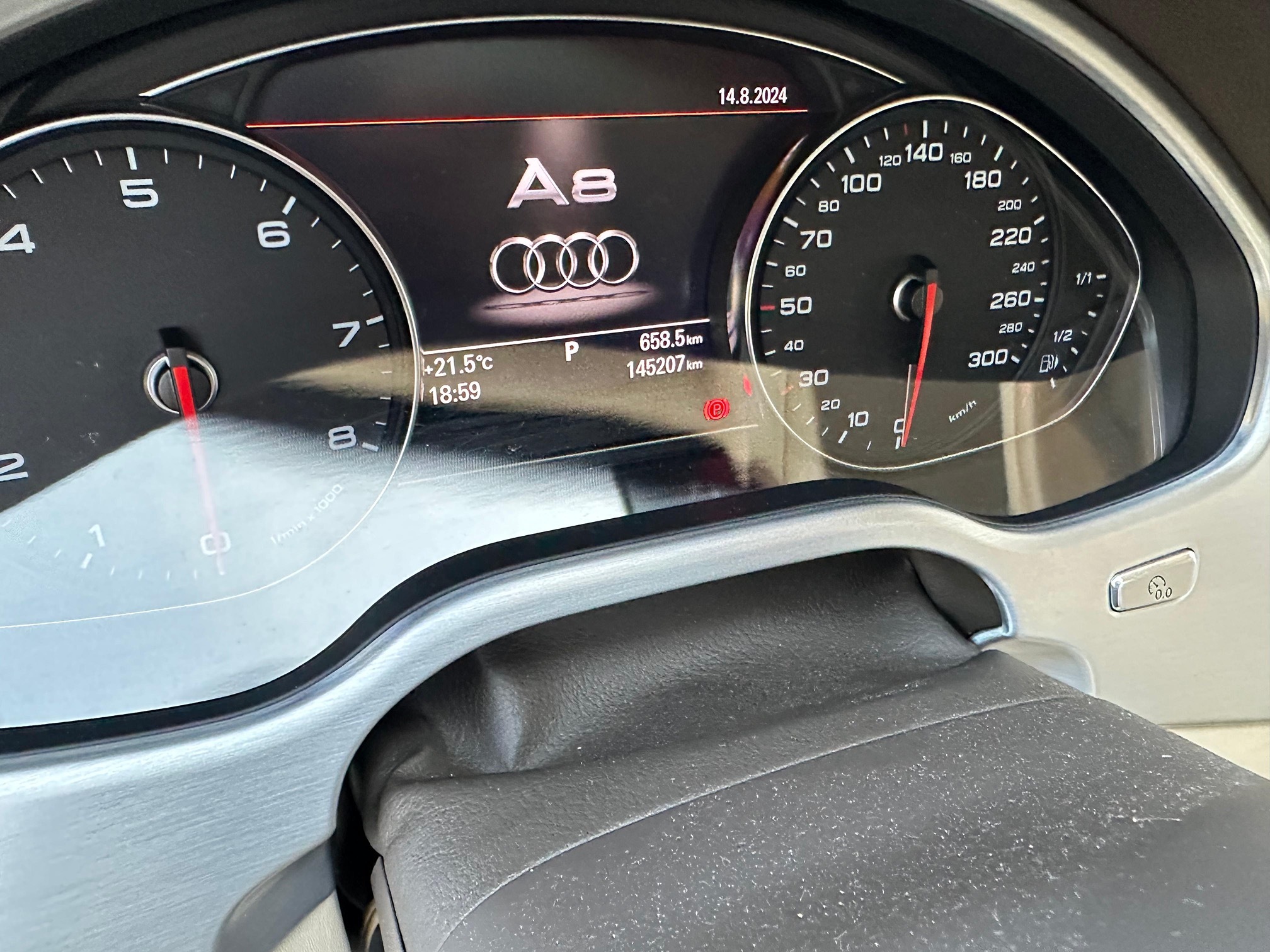 AUDI A8 L 4.0 TFSI — zdjęcie 7
