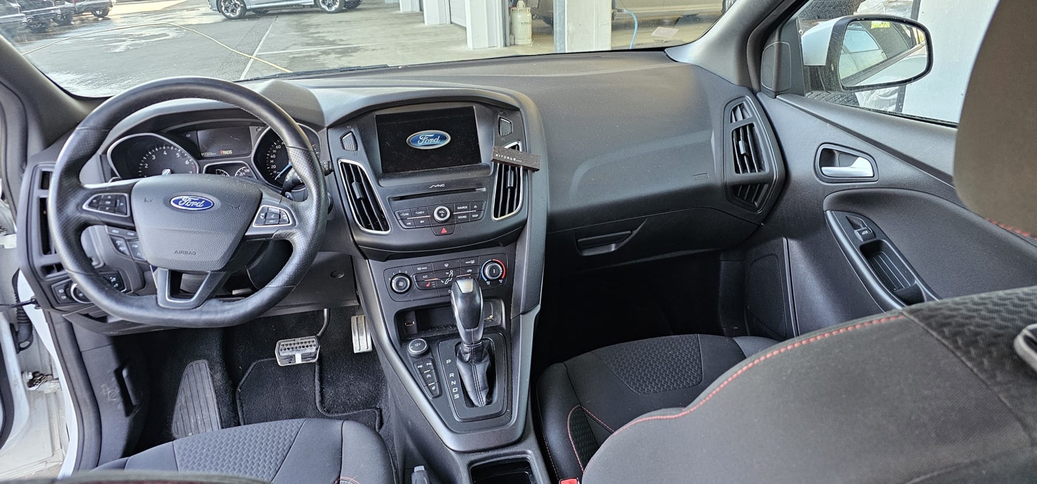 FORD Focus 1.0 SCTi — zdjęcie 13