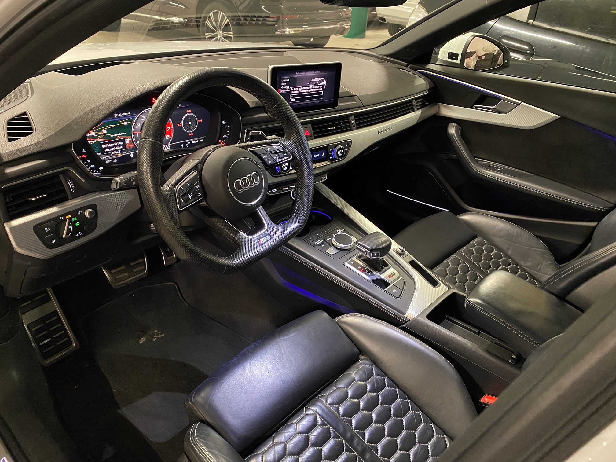 AUDI RS 4 Avant — zdjęcie 11