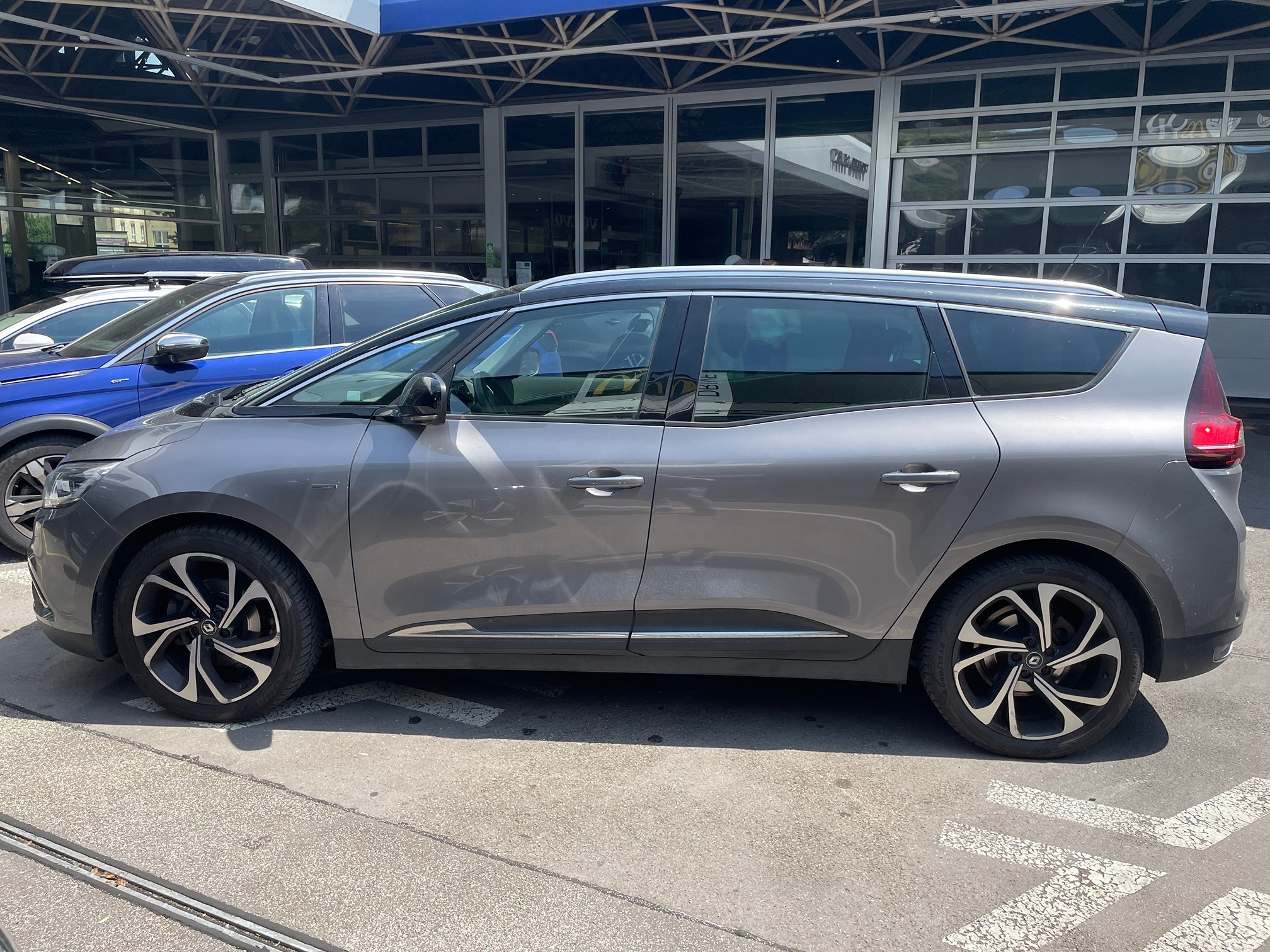 RENAULT Scenic Hybrid — zdjęcie 2