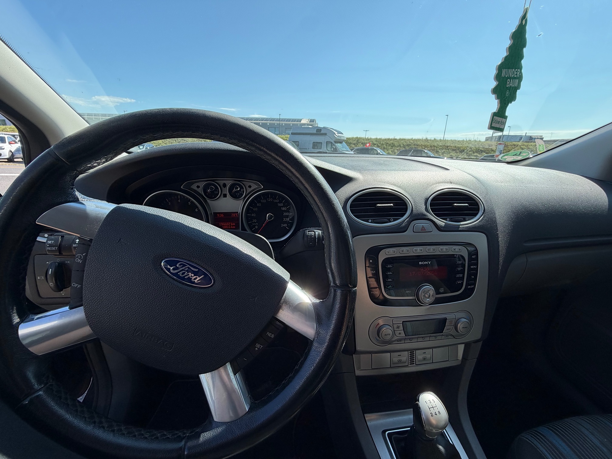 FORD Focus 1.6i 16V — zdjęcie 7