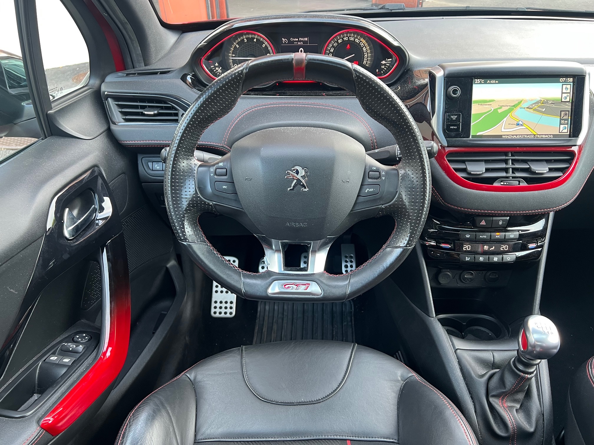 PEUGEOT 208 1.6 GTI Turbo — zdjęcie 15