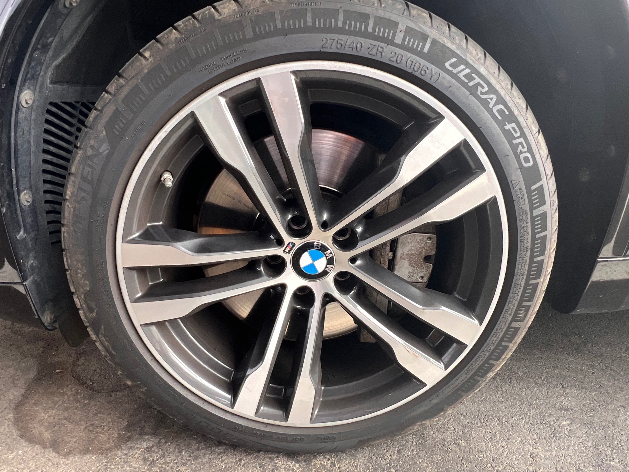 BMW X5 M50d — zdjęcie 13