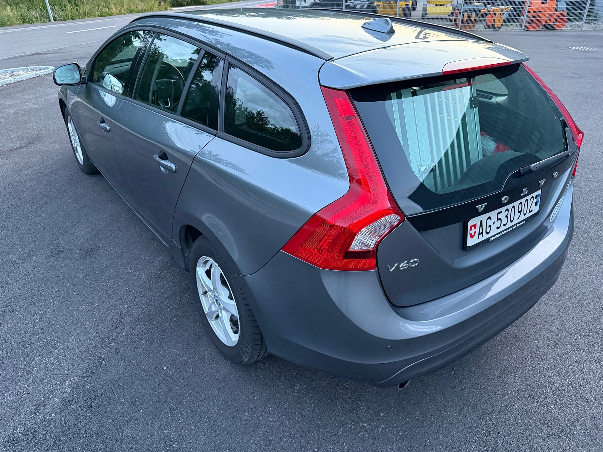 VOLVO V60 — zdjęcie 3