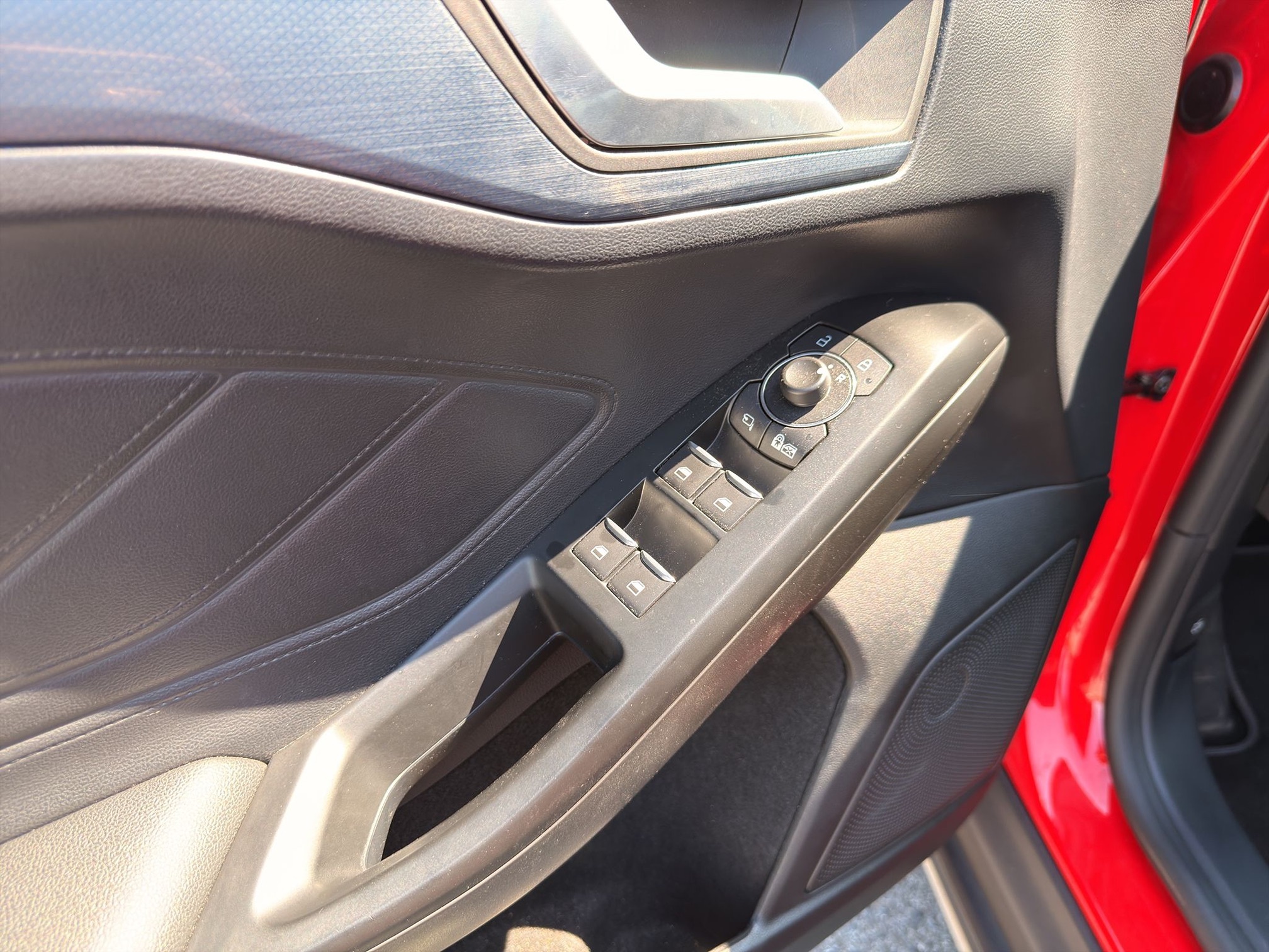 FORD Focus 1.5 SCTi — zdjęcie 12
