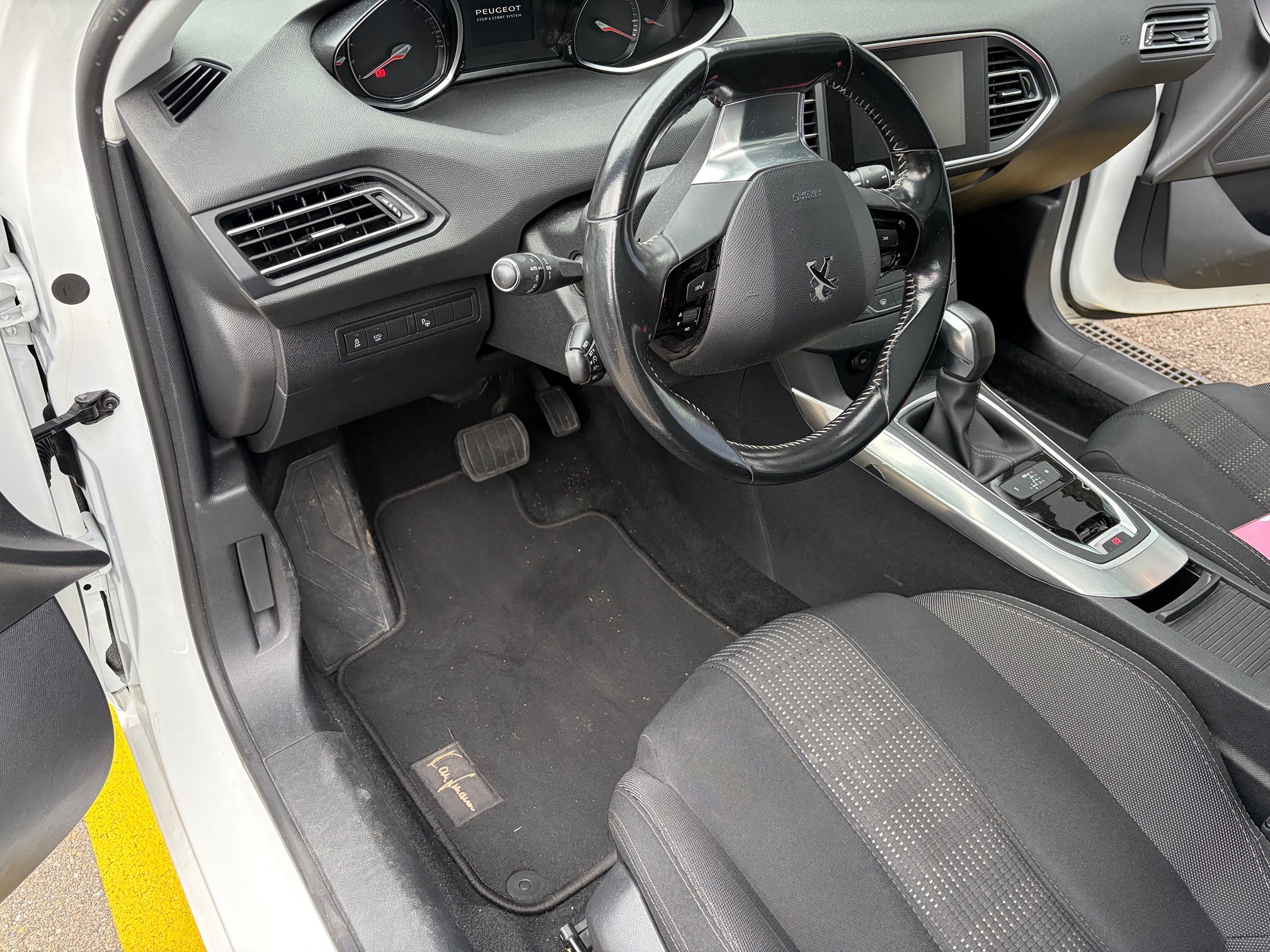 PEUGEOT 308 1.2i STT — zdjęcie 10