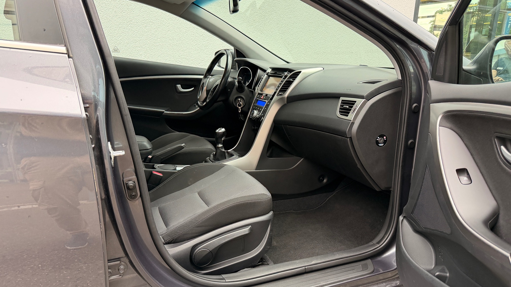 HYUNDAI i30 1.6 GDI — zdjęcie 11