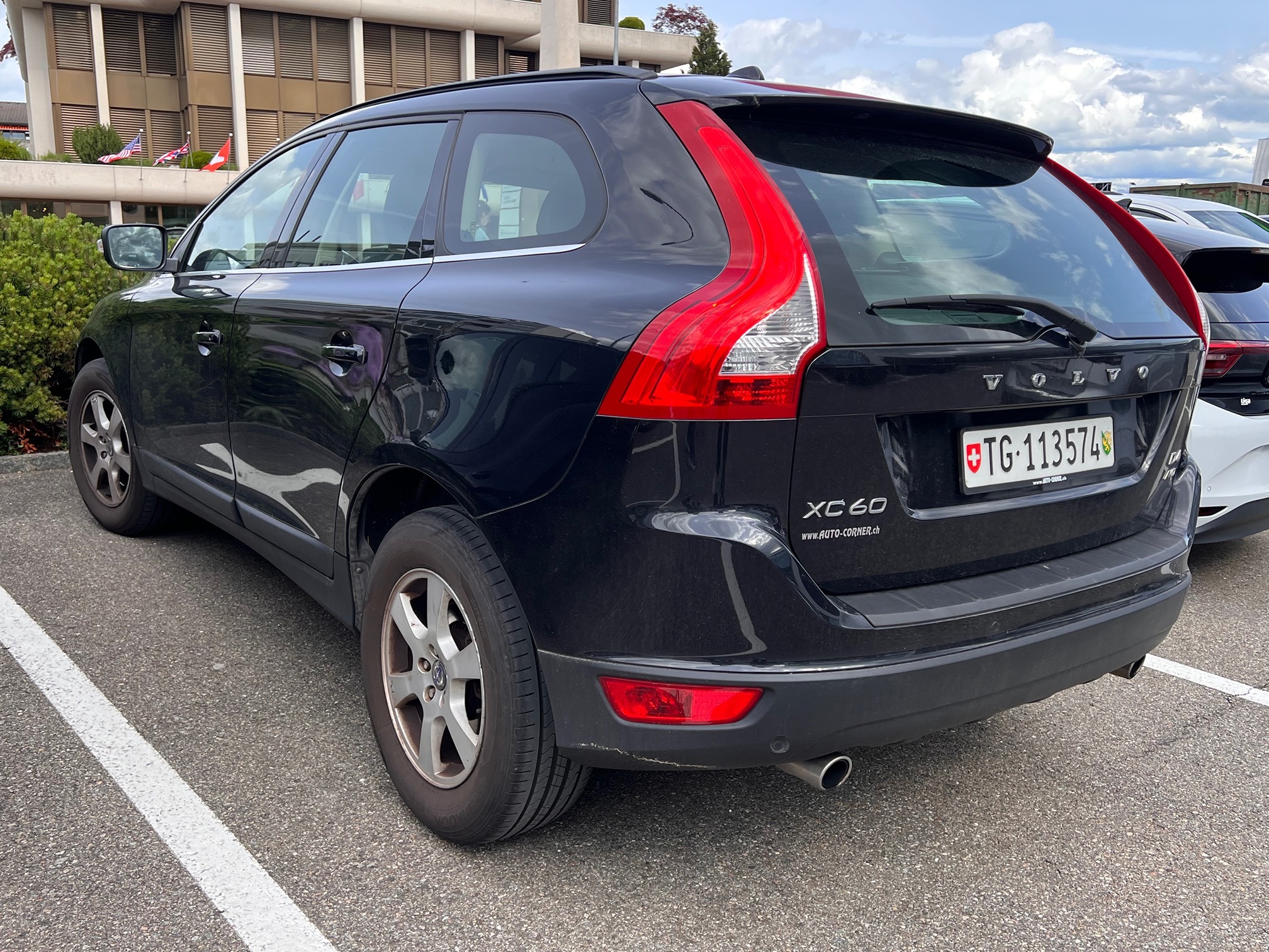VOLVO XC60 D4 AWD — zdjęcie 4