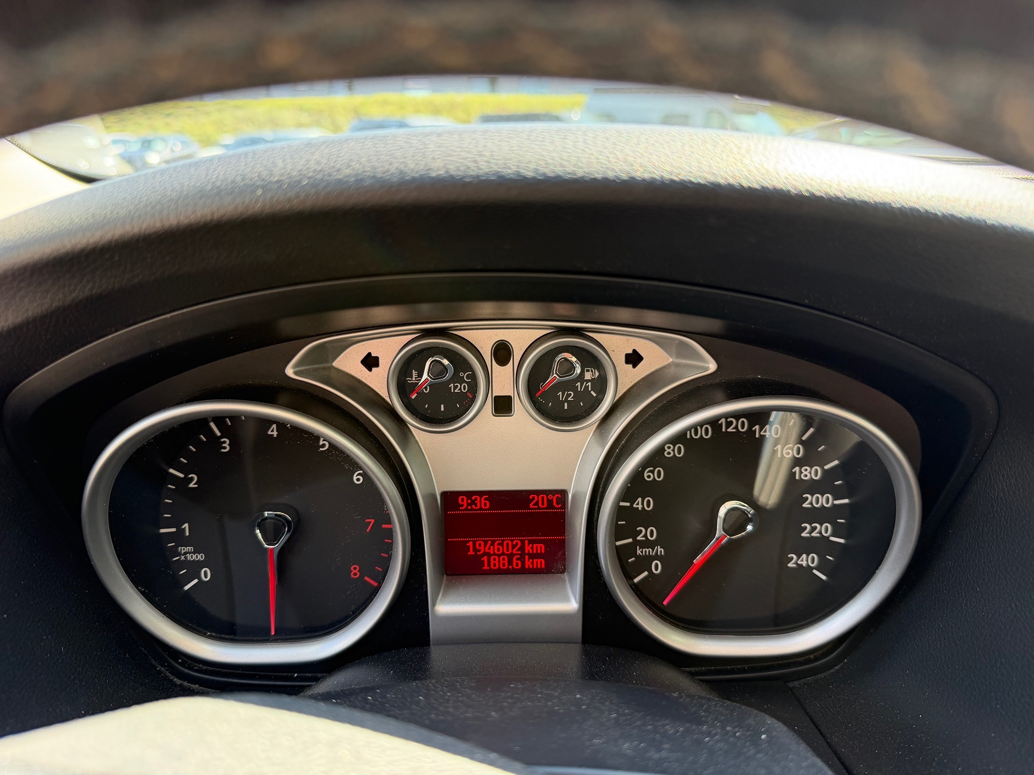 FORD Focus 1.6i 16V — zdjęcie 9