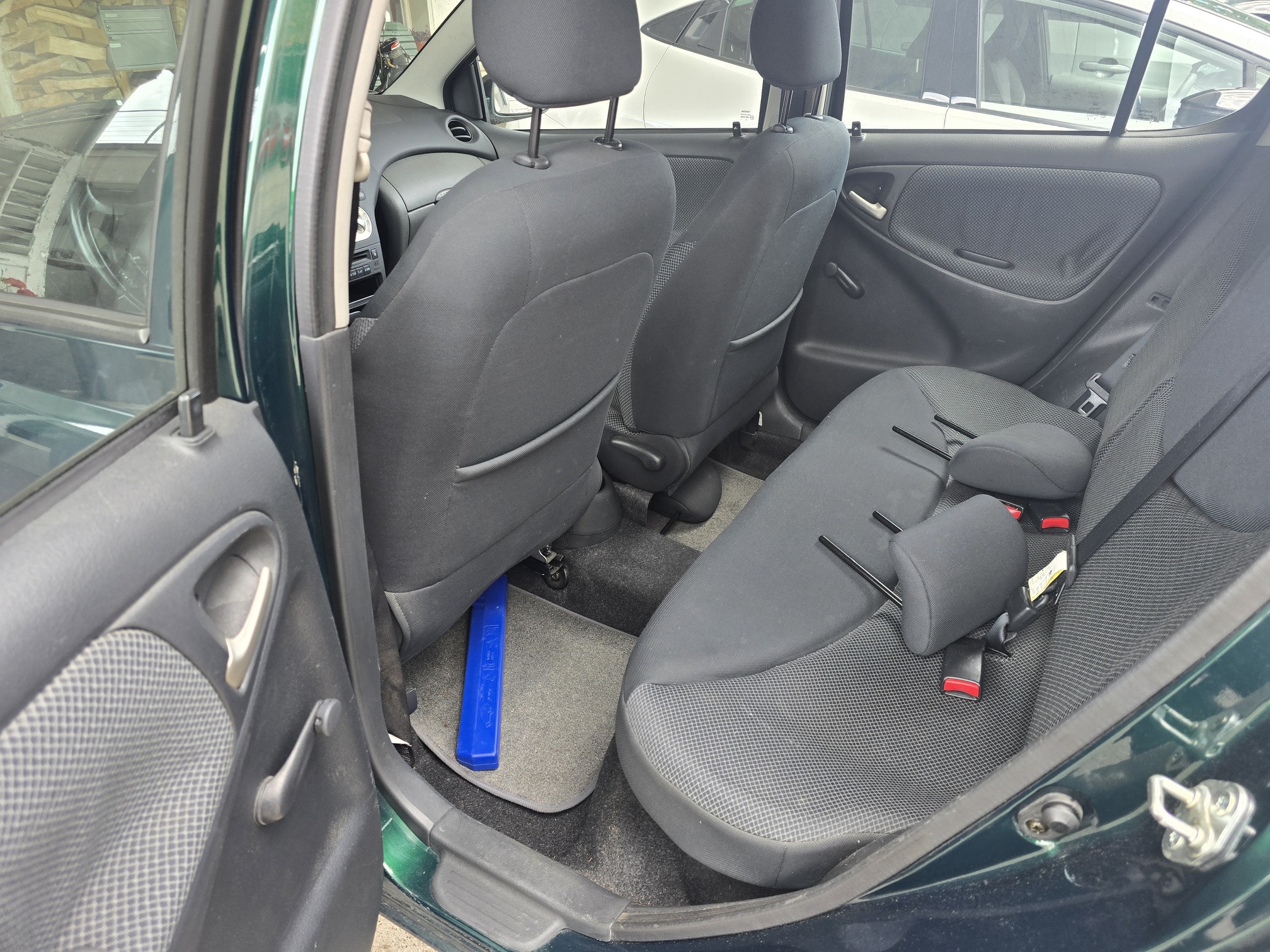 TOYOTA Yaris 1.3 — zdjęcie 9