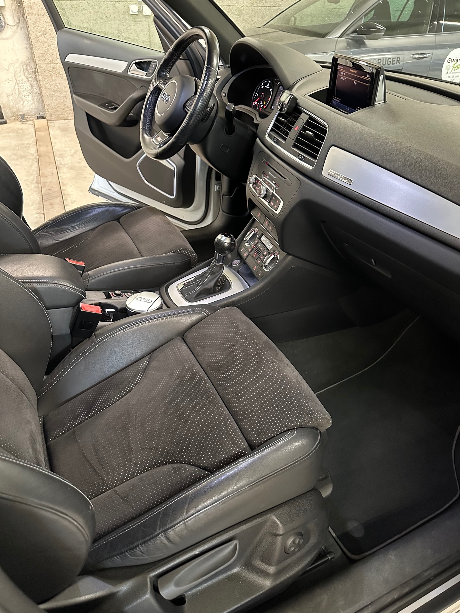 AUDI Q3 2.0TDI quattro — zdjęcie 14
