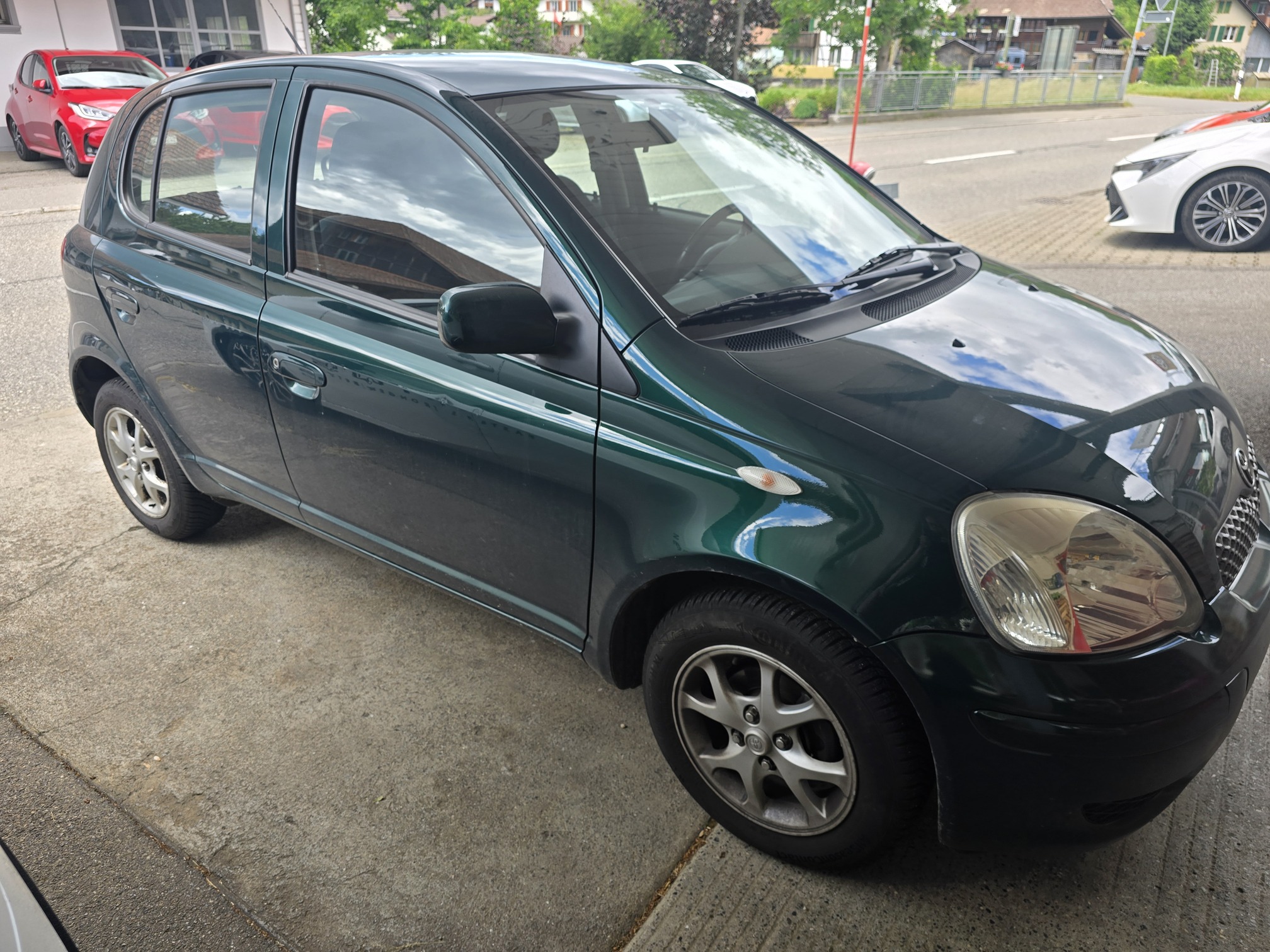 TOYOTA Yaris 1.3 — zdjęcie 13