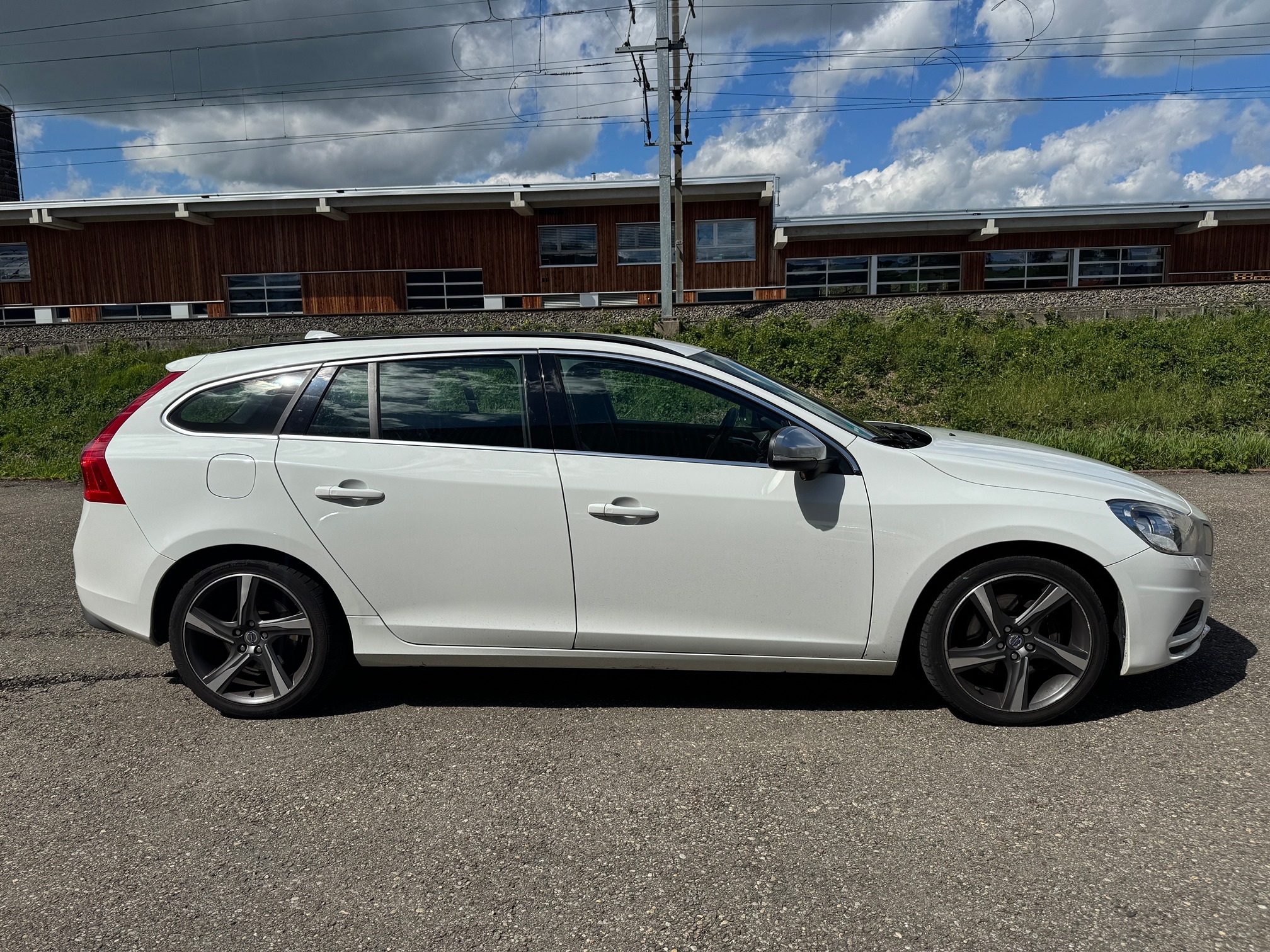 VOLVO V60 T5 R-Design — zdjęcie 3
